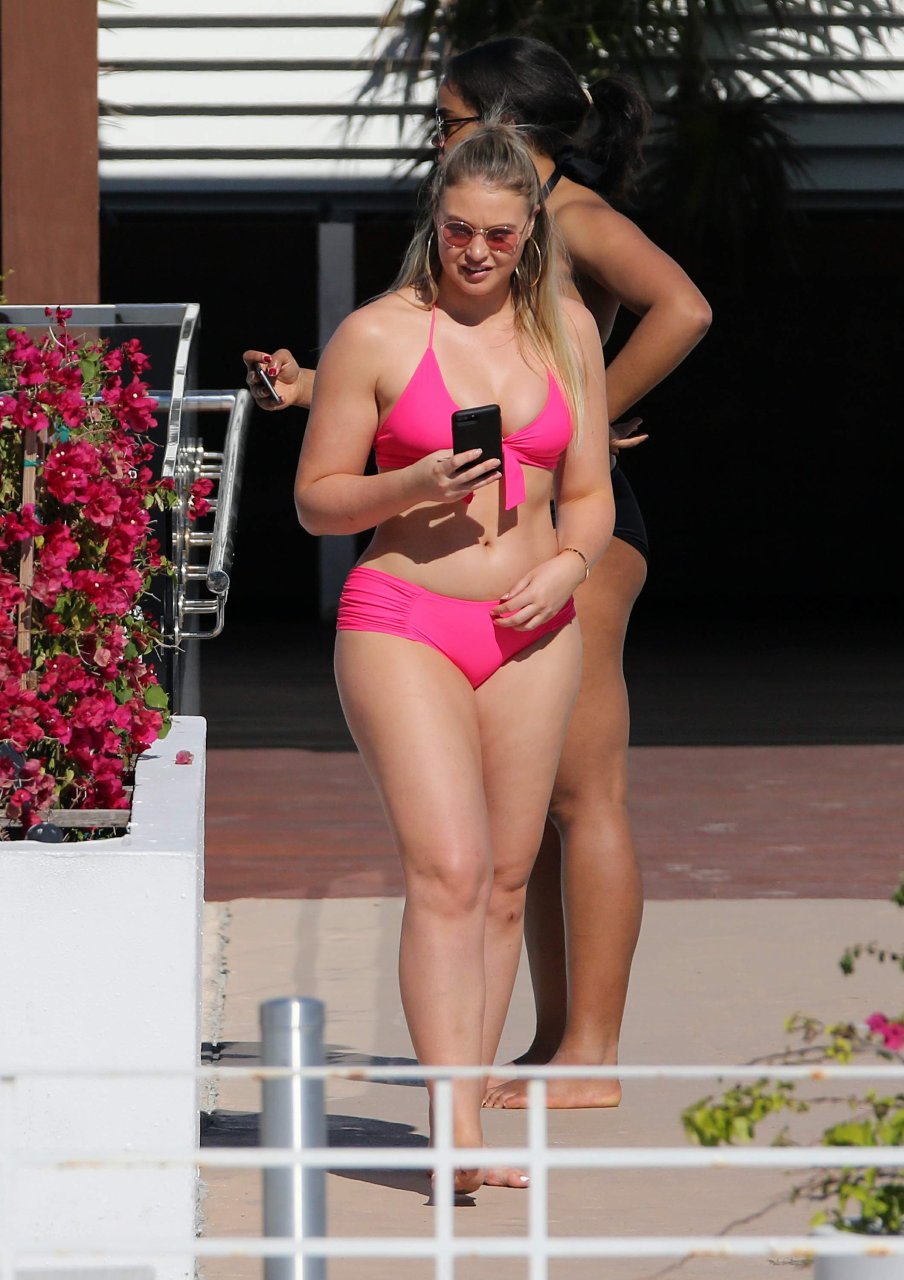 Iskra Lawrence Sexy (46 Photos + Video)