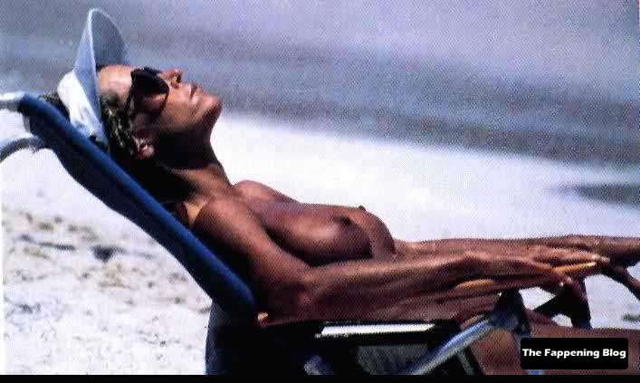Jane Fonda Nude & Sexy Collection (25 Photos)
