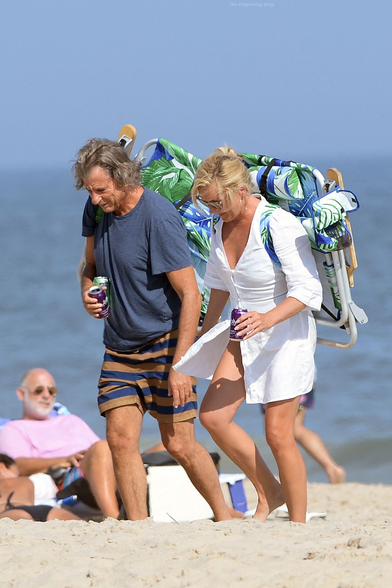 Jane Krakowski Spends Quality Time at the Beach with Her Boyfriend David Rockwell (71 Photos)