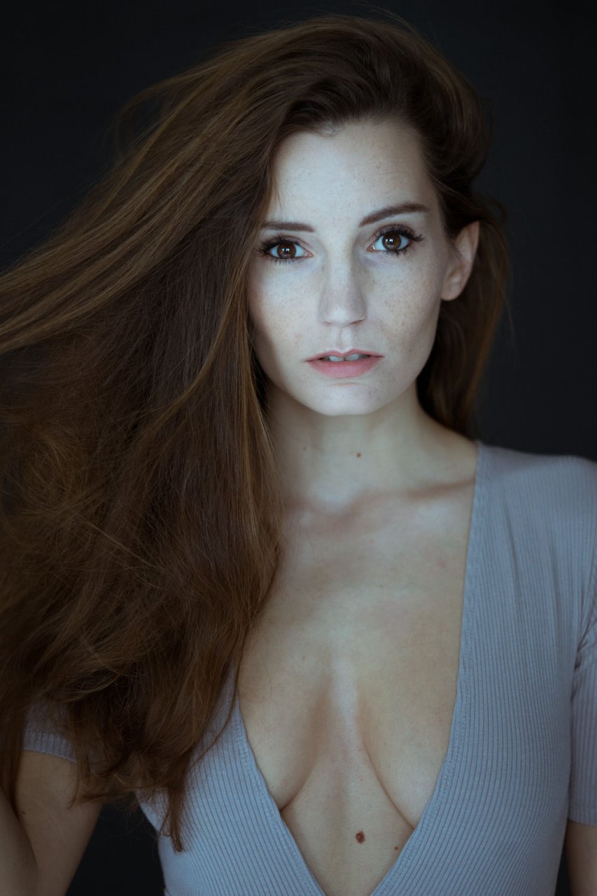 Janina Schiedlofsky Nude & Sexy (14 Photos)