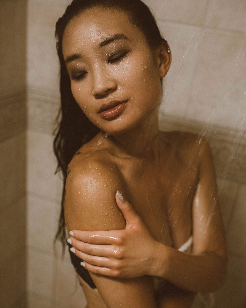 Jeannie Elise Mai Nude & Sexy (50 Photos)
