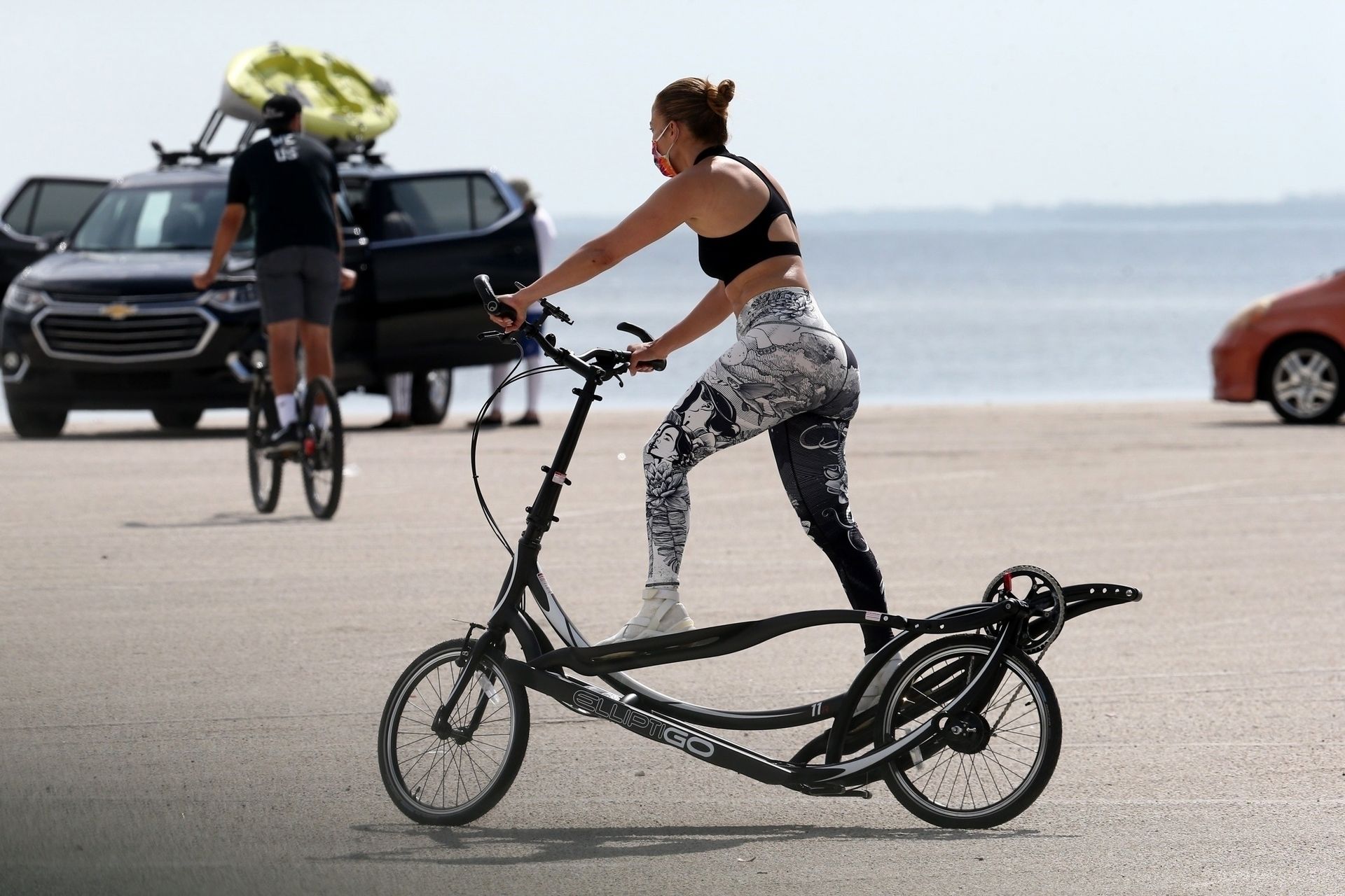 Jennifer Lopez & Alex Rodriguez Train on Bikes with a Personal Trainer (70 Photos)