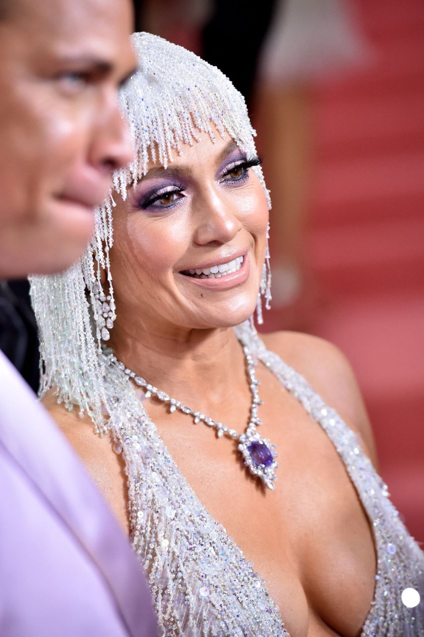 Jennifer Lopez (39 Hot Photos)