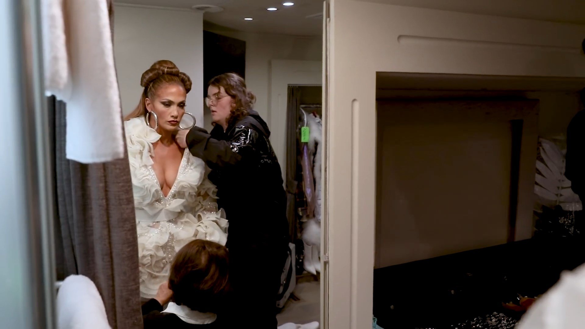 Jennifer Lopez Sexy (17 Photos + GIF & Video)