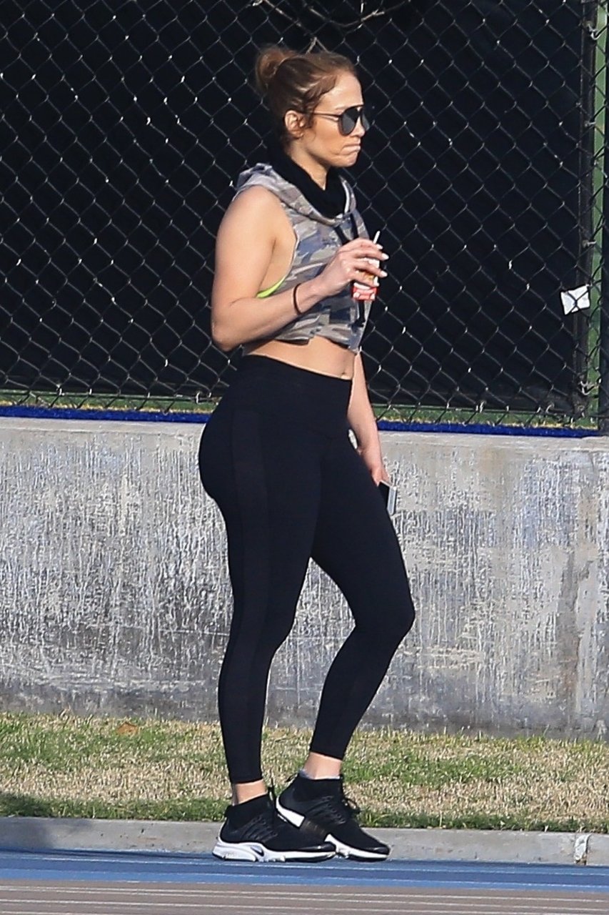 Jennifer Lopez Sexy (23 Photos + Video)