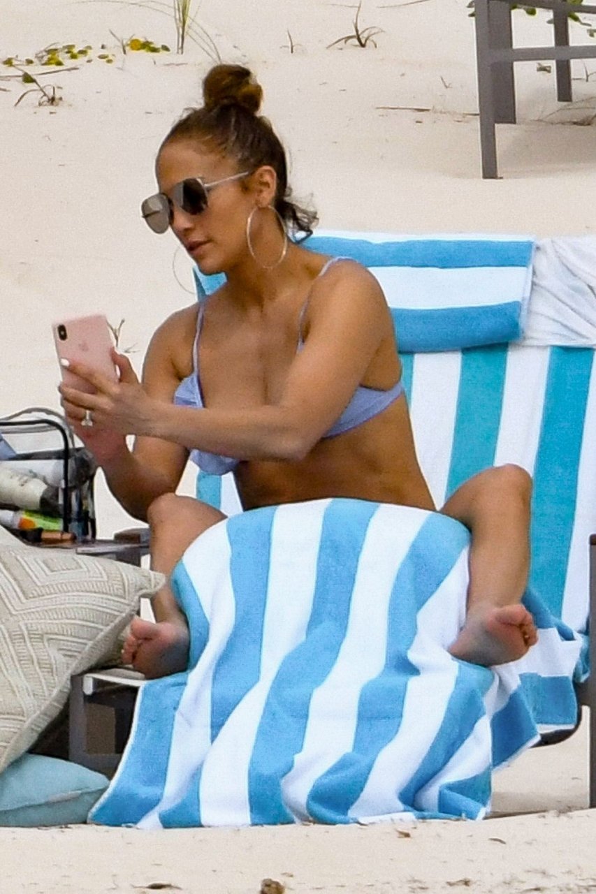 Jennifer Lopez Sexy (38 Photos)
