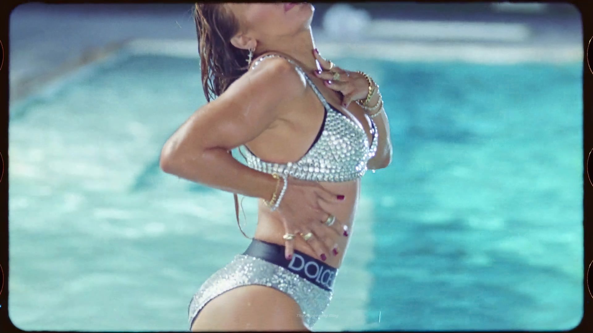 Jennifer Lopez Sexy
- Cambia el Paso (36 Photos)
