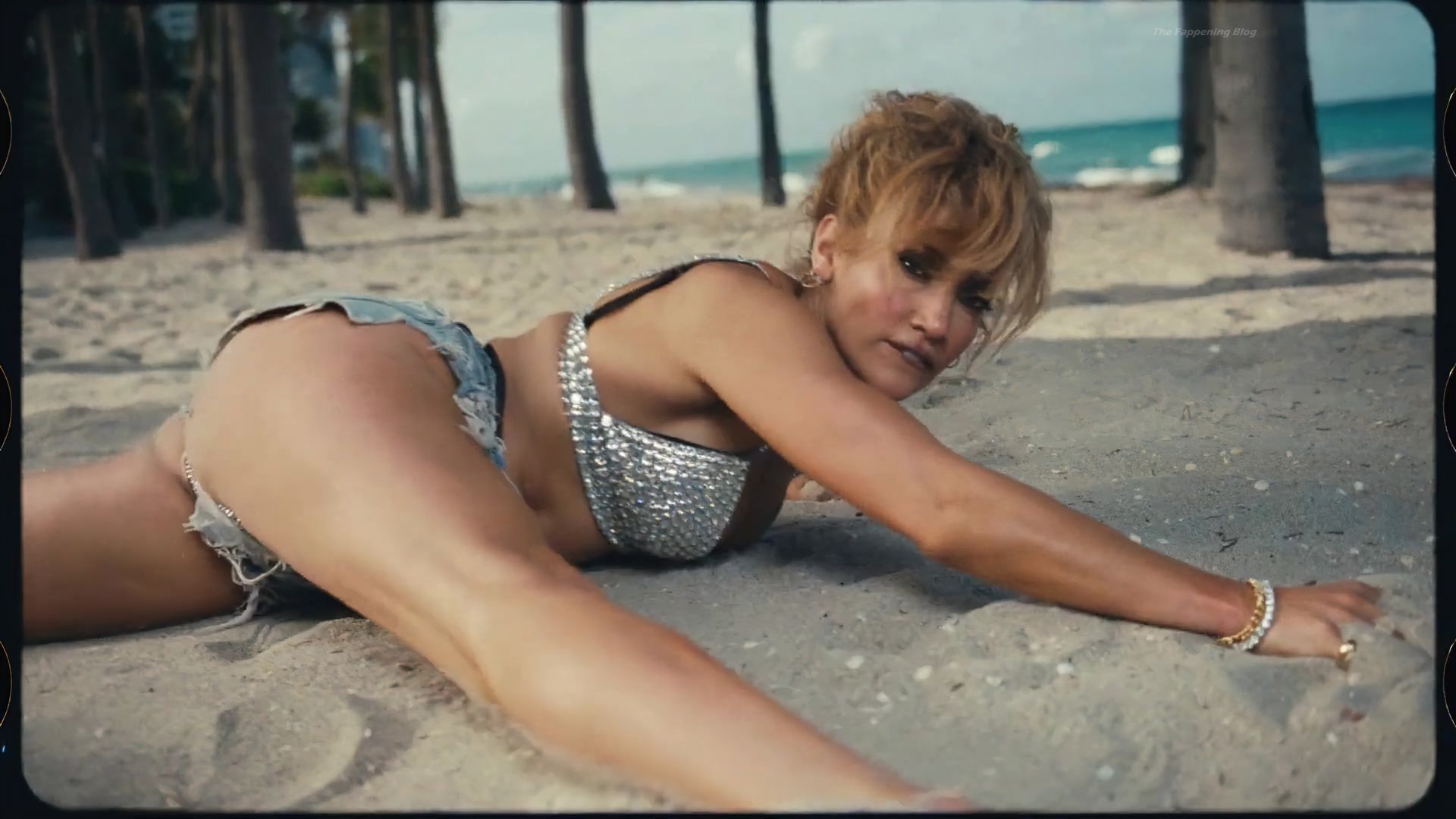 Jennifer Lopez Sexy - Cambia el Paso (36 Photos)