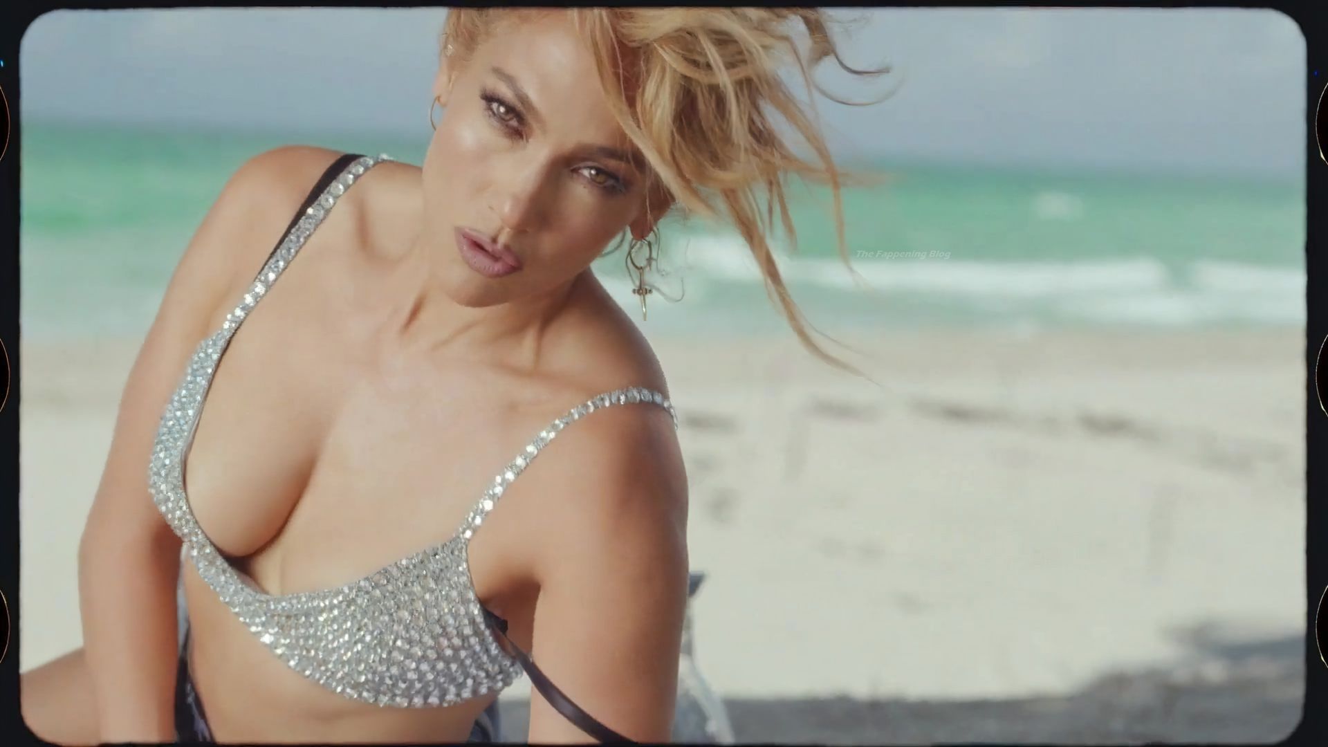 Jennifer Lopez Sexy - Cambia el Paso (36 Photos)