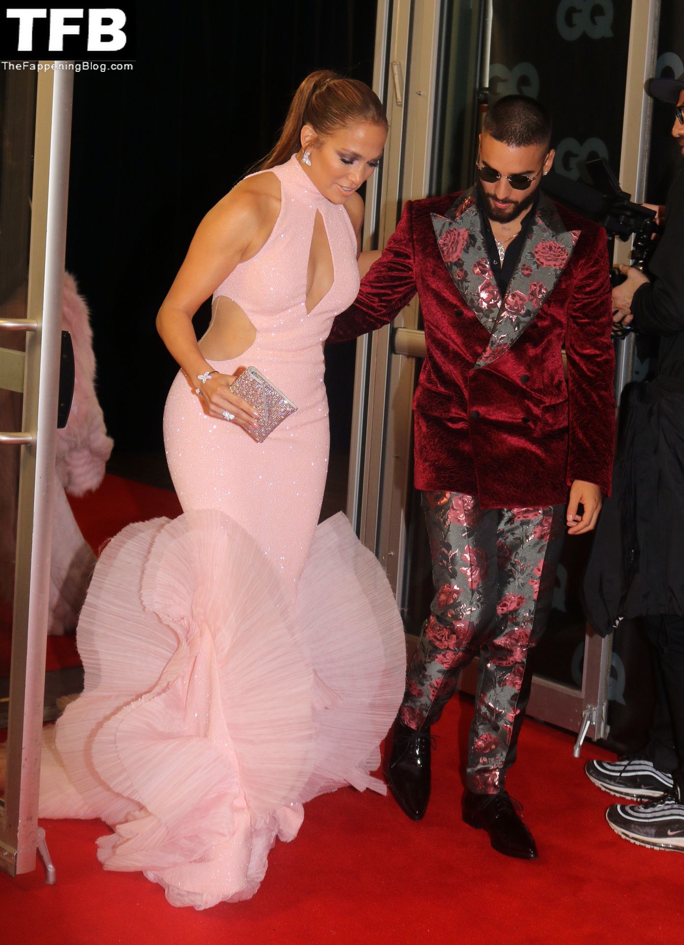 Jennifer Lopez Shoots A Red Carpet Scene For Marry Me’ With Maluma (16 Photos)