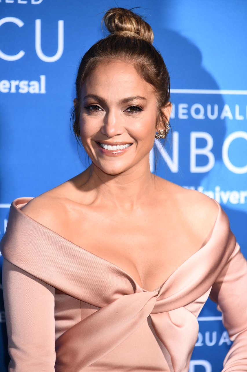 Jennifer Lopez Upskirt (42 Photos)