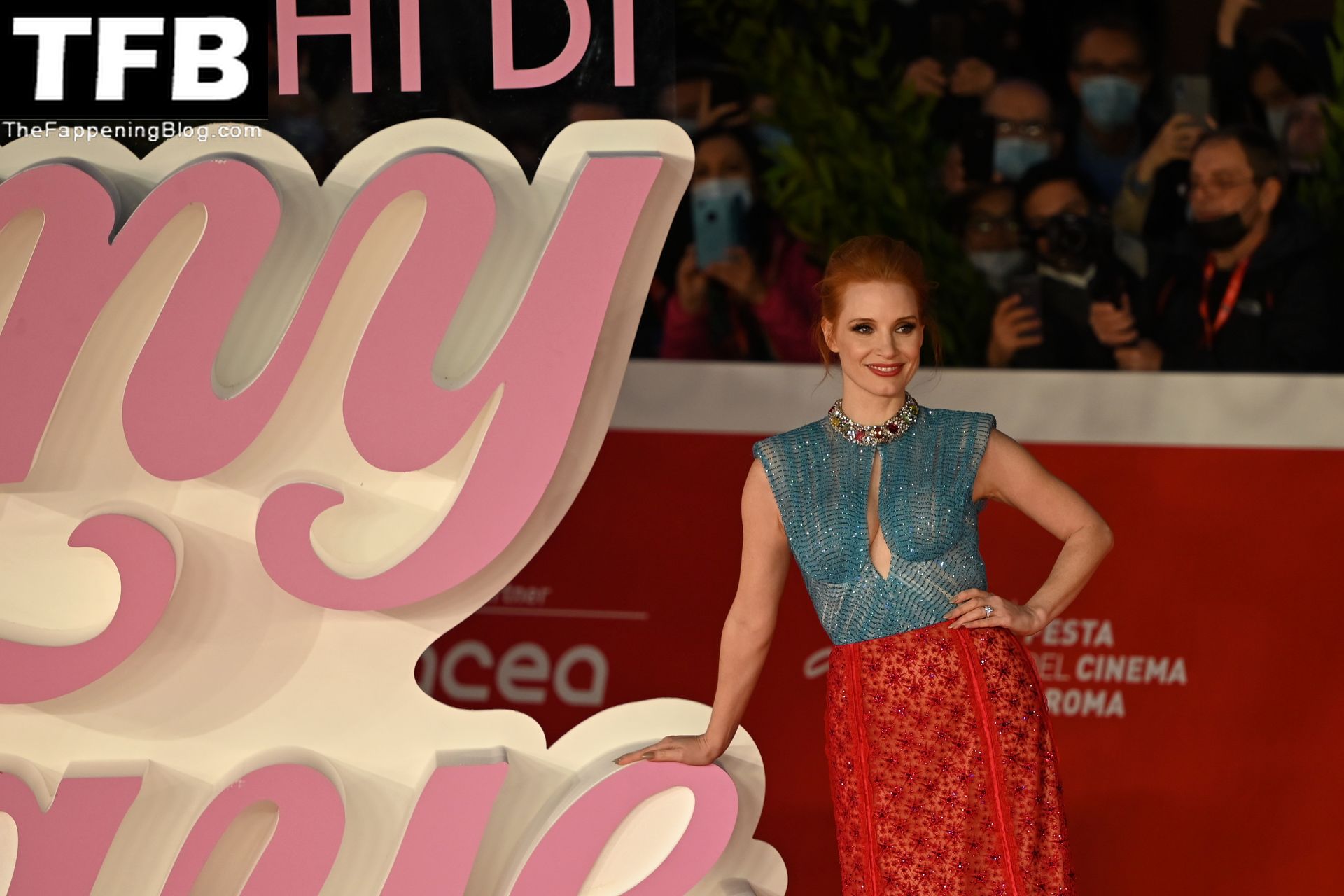Jessica Chastain Looks Hot at The Eyes Of Tammie Faye Red Carpet (150 Photos)