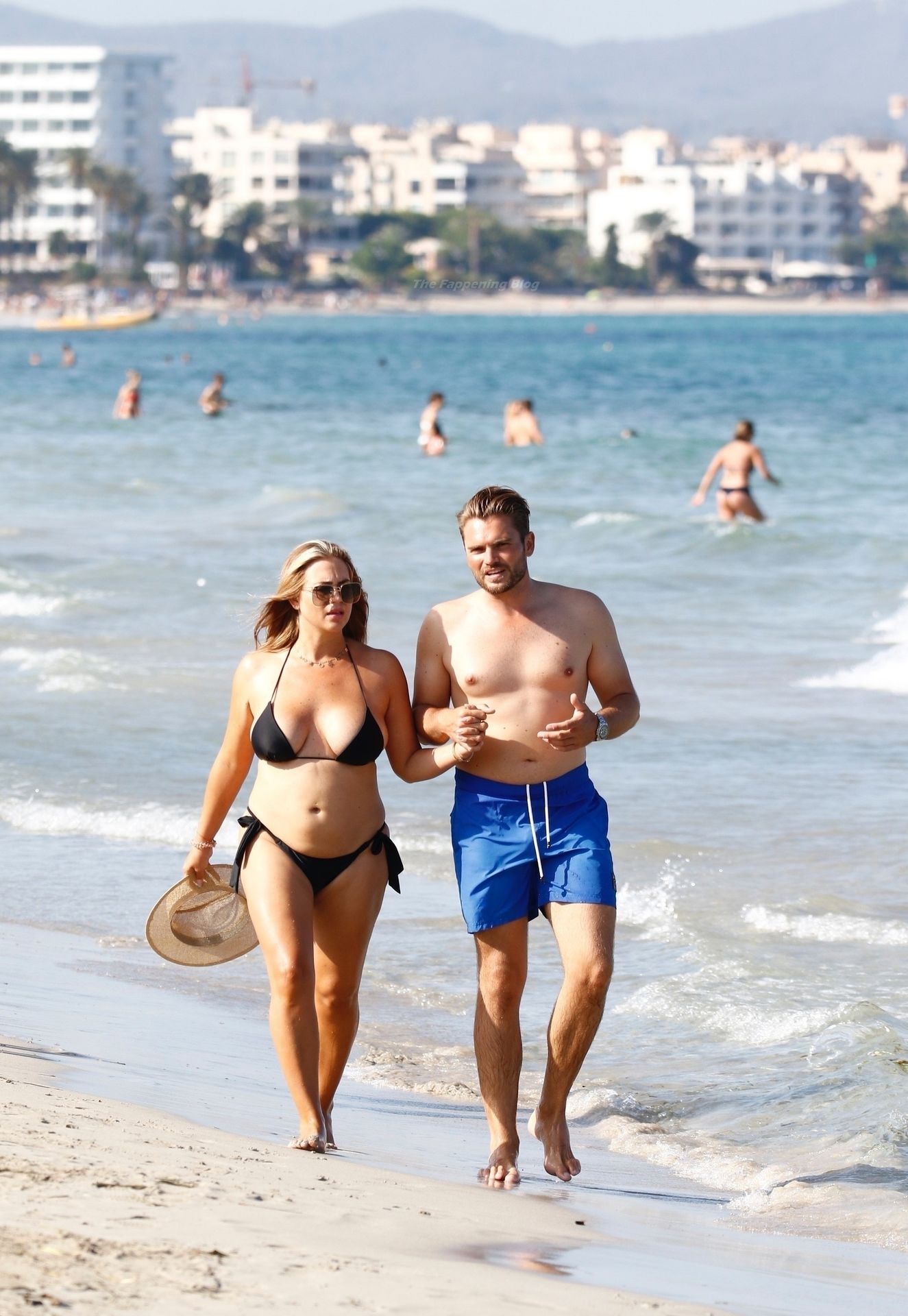 Jessica Paszka & Johannes Haller Enjoy a Stroll Along the Beach in Ibiza (21 Photos)