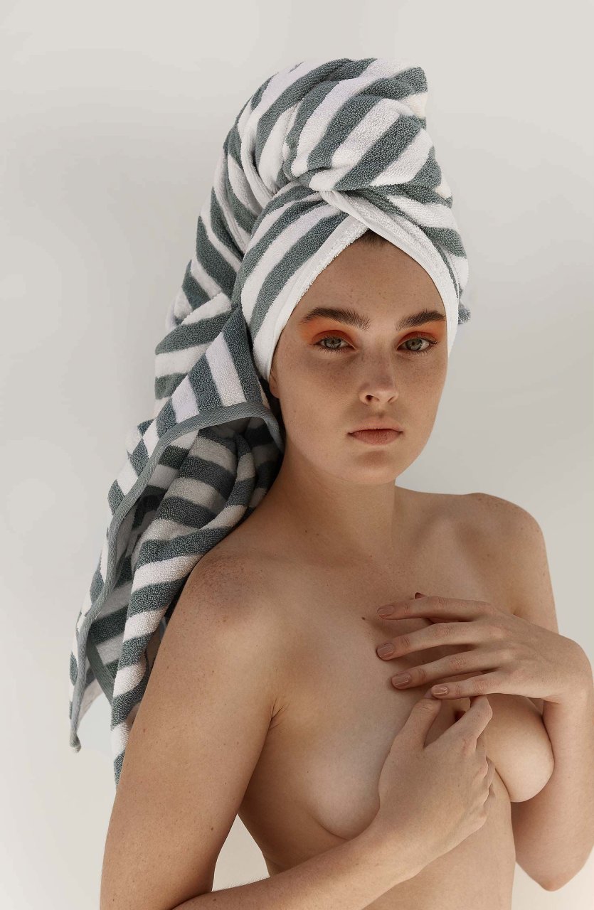 Jessica Wall Nude & Sexy (5 Photos)