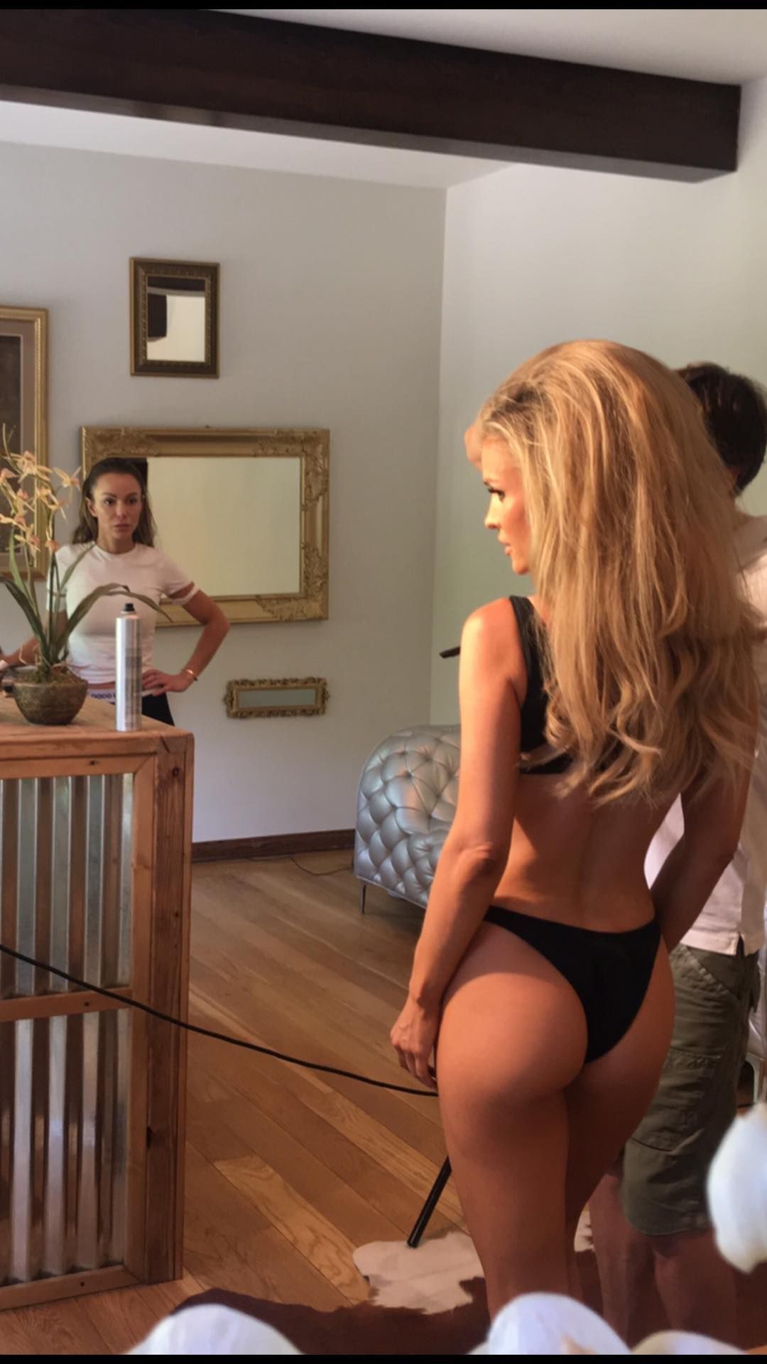 Joanna Krupa Sexy & Topless (9 Photos + Videos & GIF)