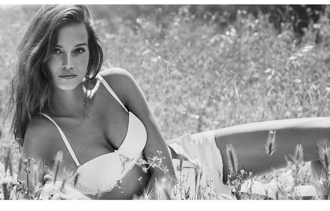 Johanna Szikszai Nude & Sexy (132 Photos)