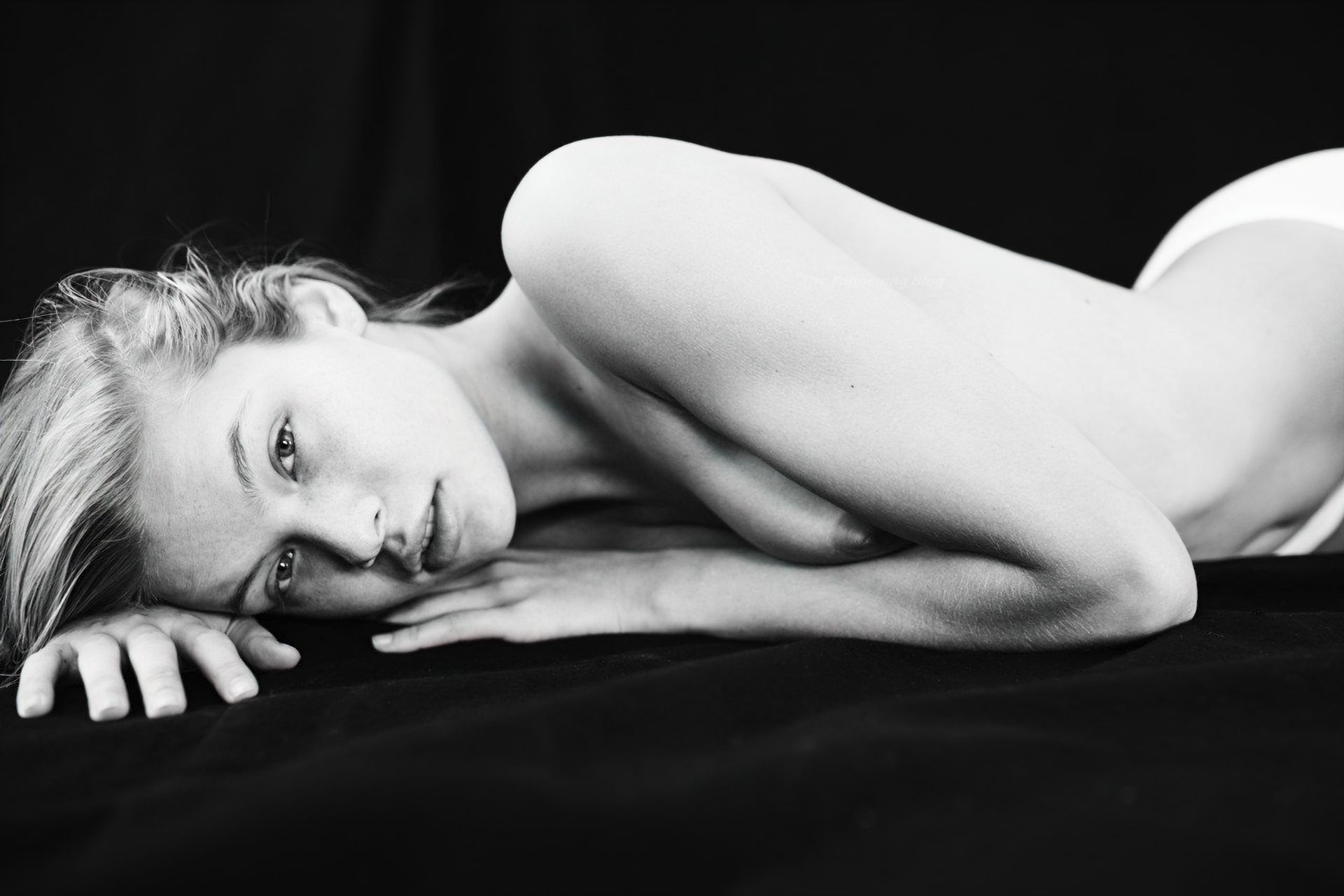 Josie Canseco Nude & Sexy (22 Photos)