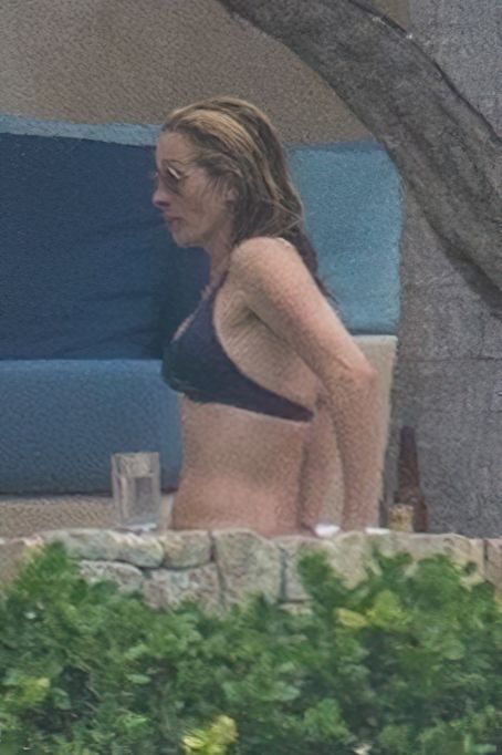 Julia Roberts Enjoys Some Vacation Time in Mexico (14 Photos)