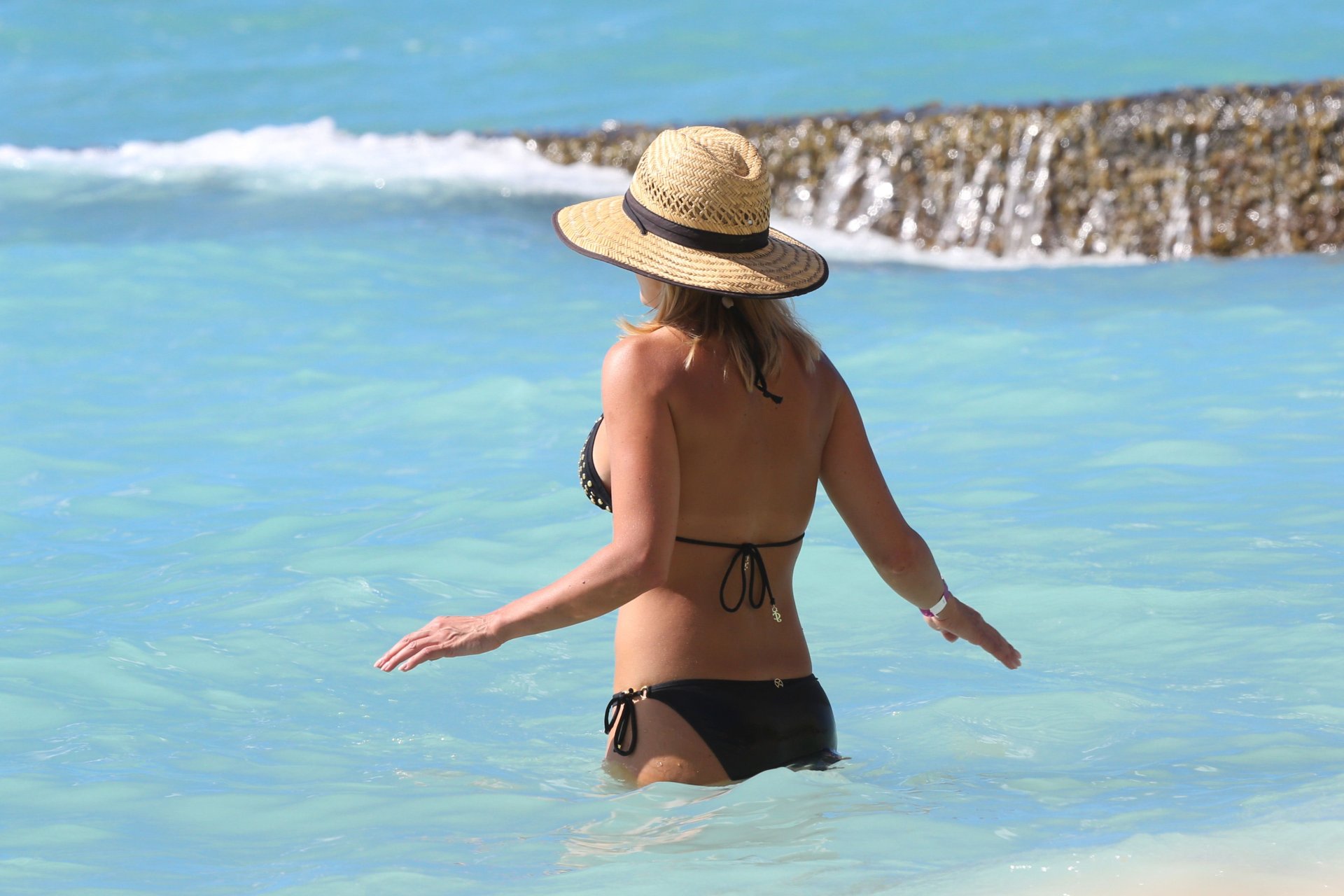 Julie Benz in a Bikini (30 Photos)