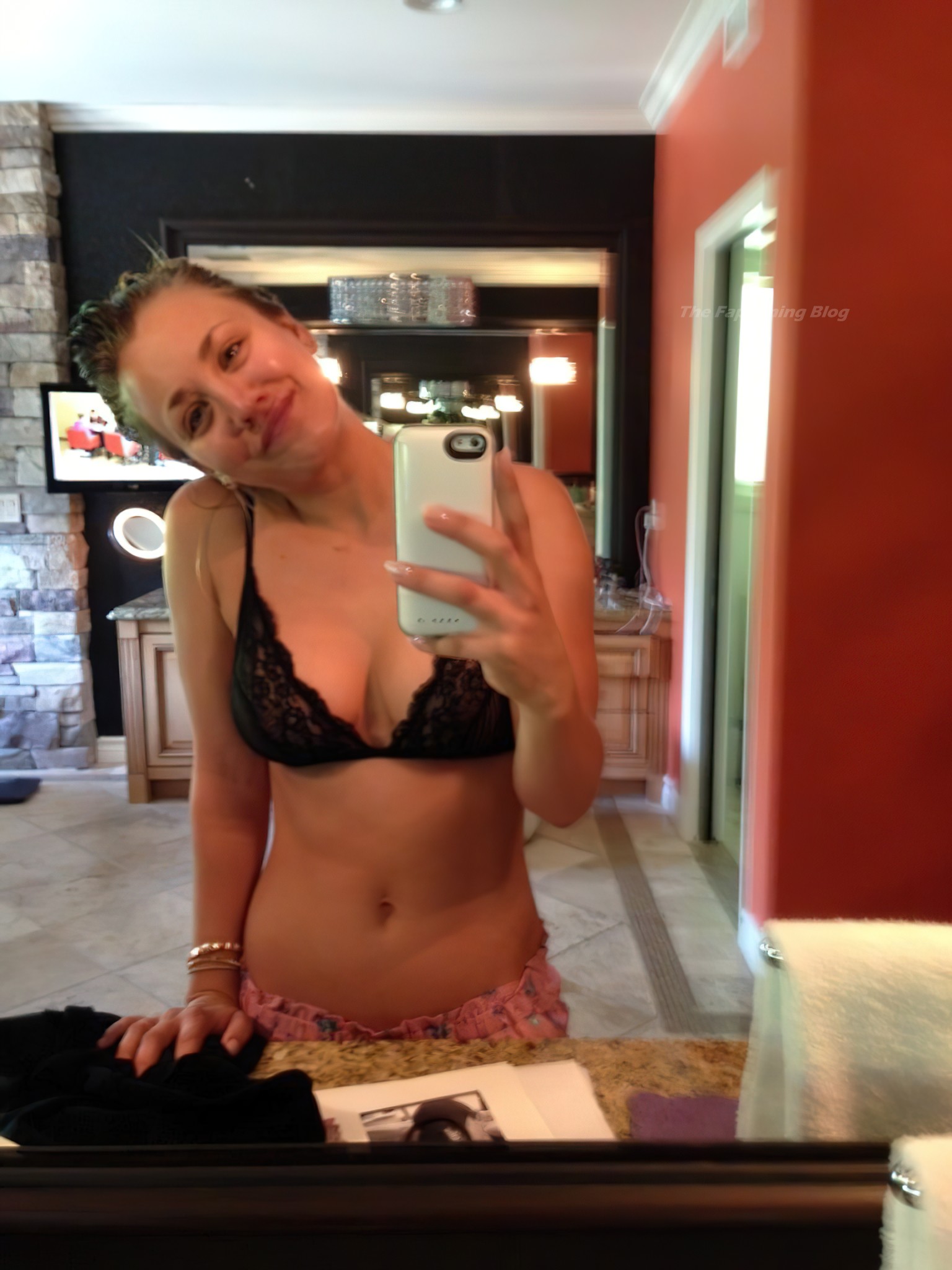 Kaley Cuoco Nude Selfies Released (3 Photos)