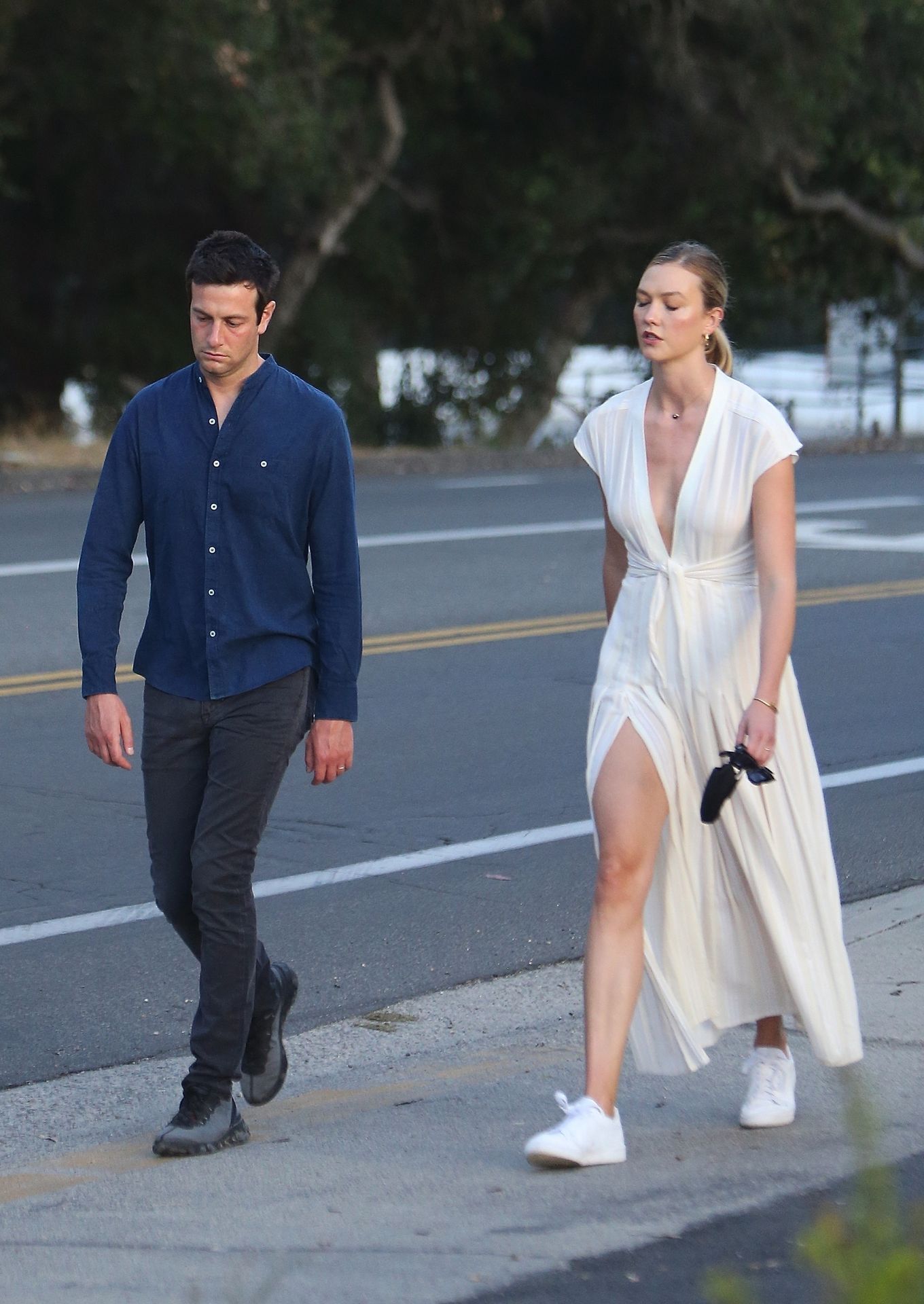 Karlie Kloss & Joshua Kushner Enjoy a Romantic Walk Together (33 Photos)
