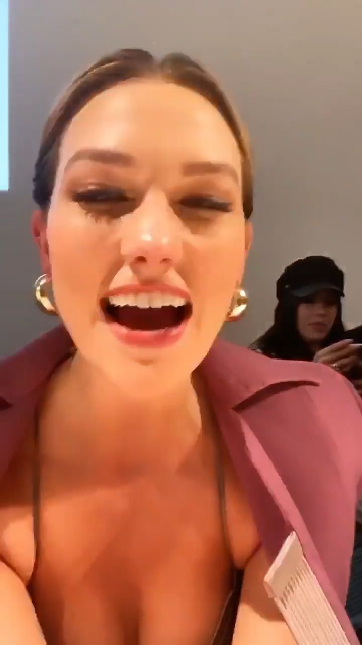 Karlie Kloss Shows Her Cleavage on Instagram (7 Pics + GIF & Video)