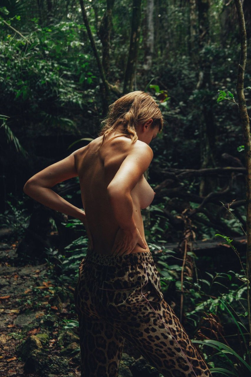 Kate Alexeeva Nude & Sexy (13 Photos)