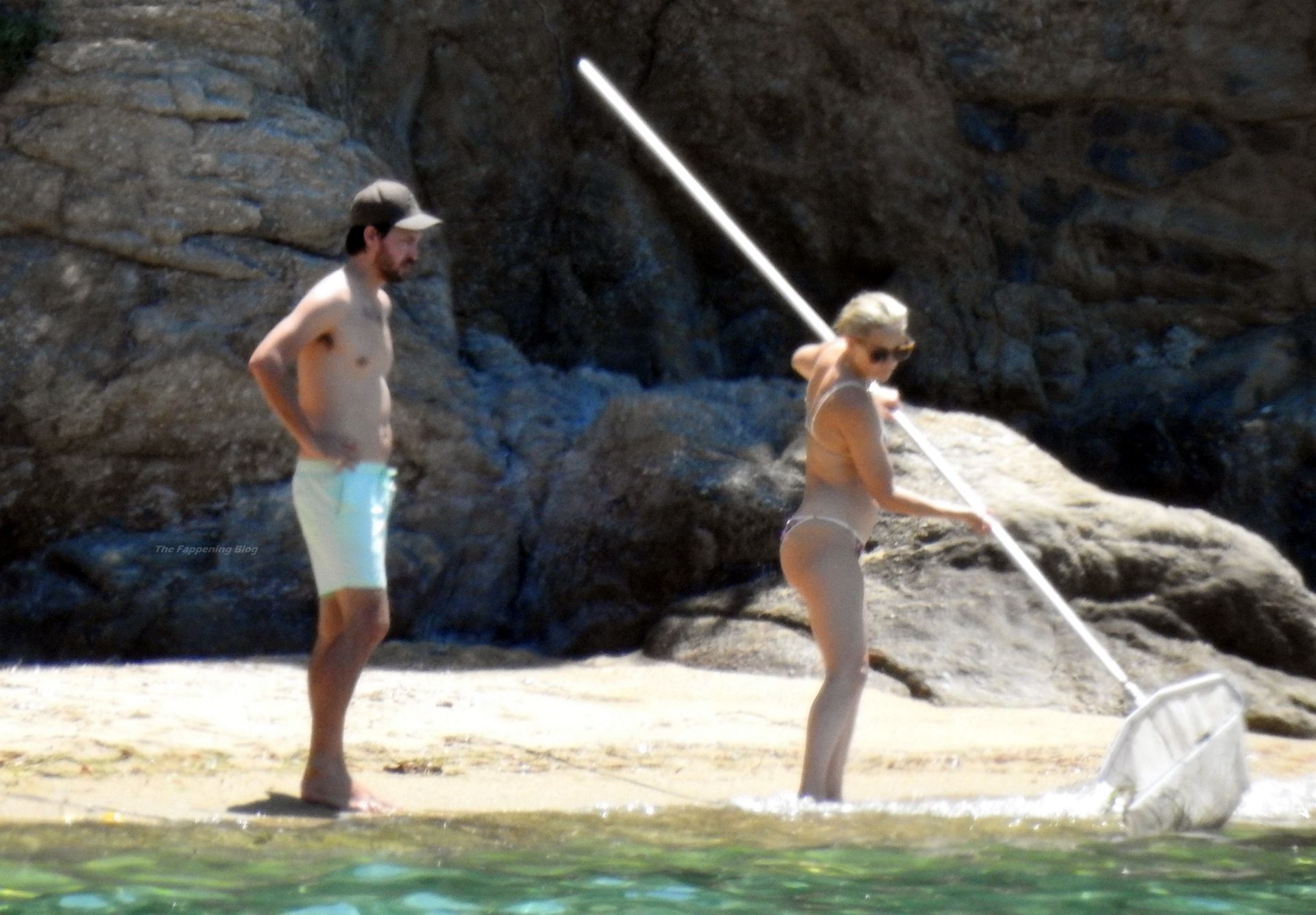 Kate Hudson & Danny Fujikawa Are Seen at the Beach in Greece (34 Photos)