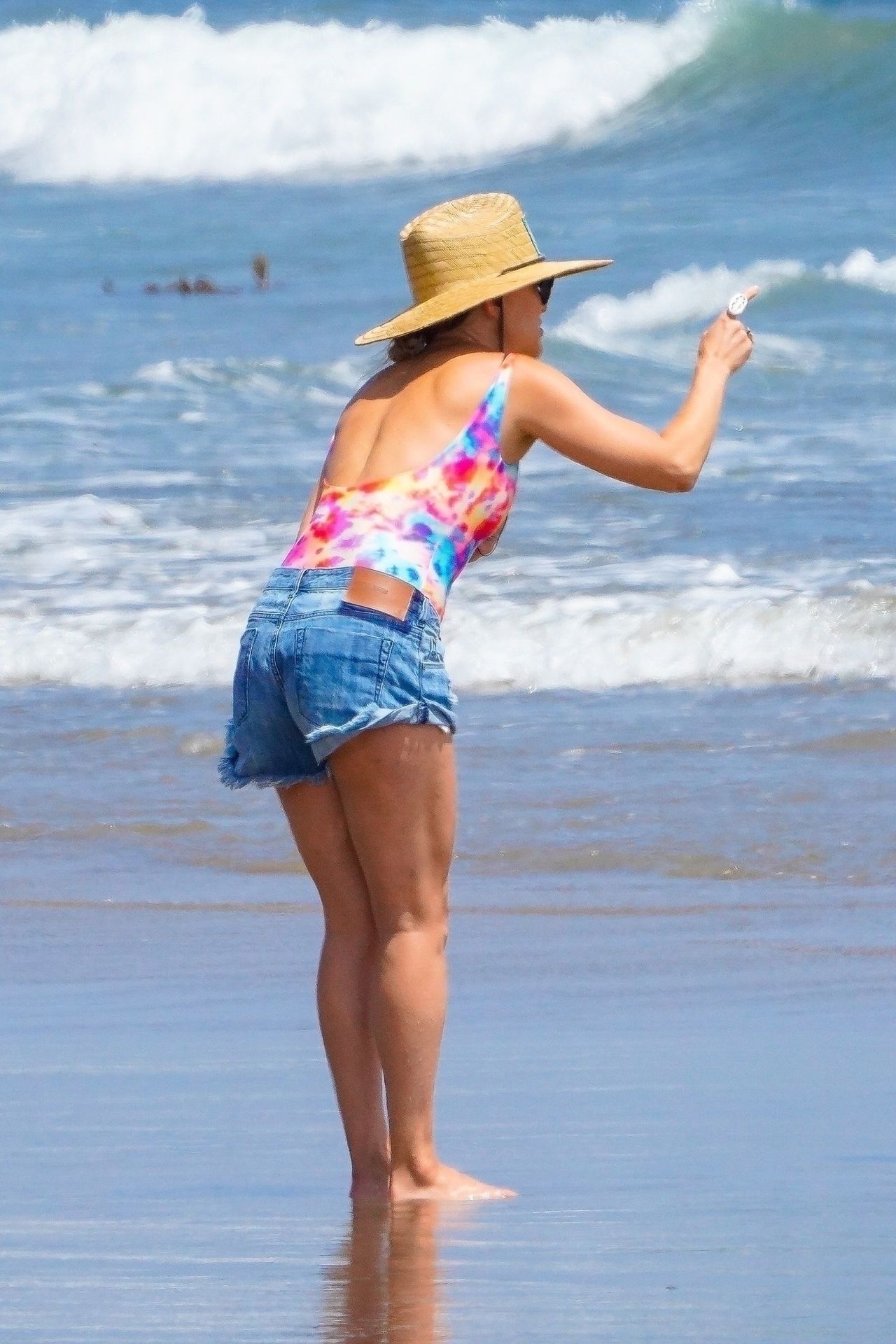 Kate Hudson Shows off Her Beach Body in Malibu (33 Photos)