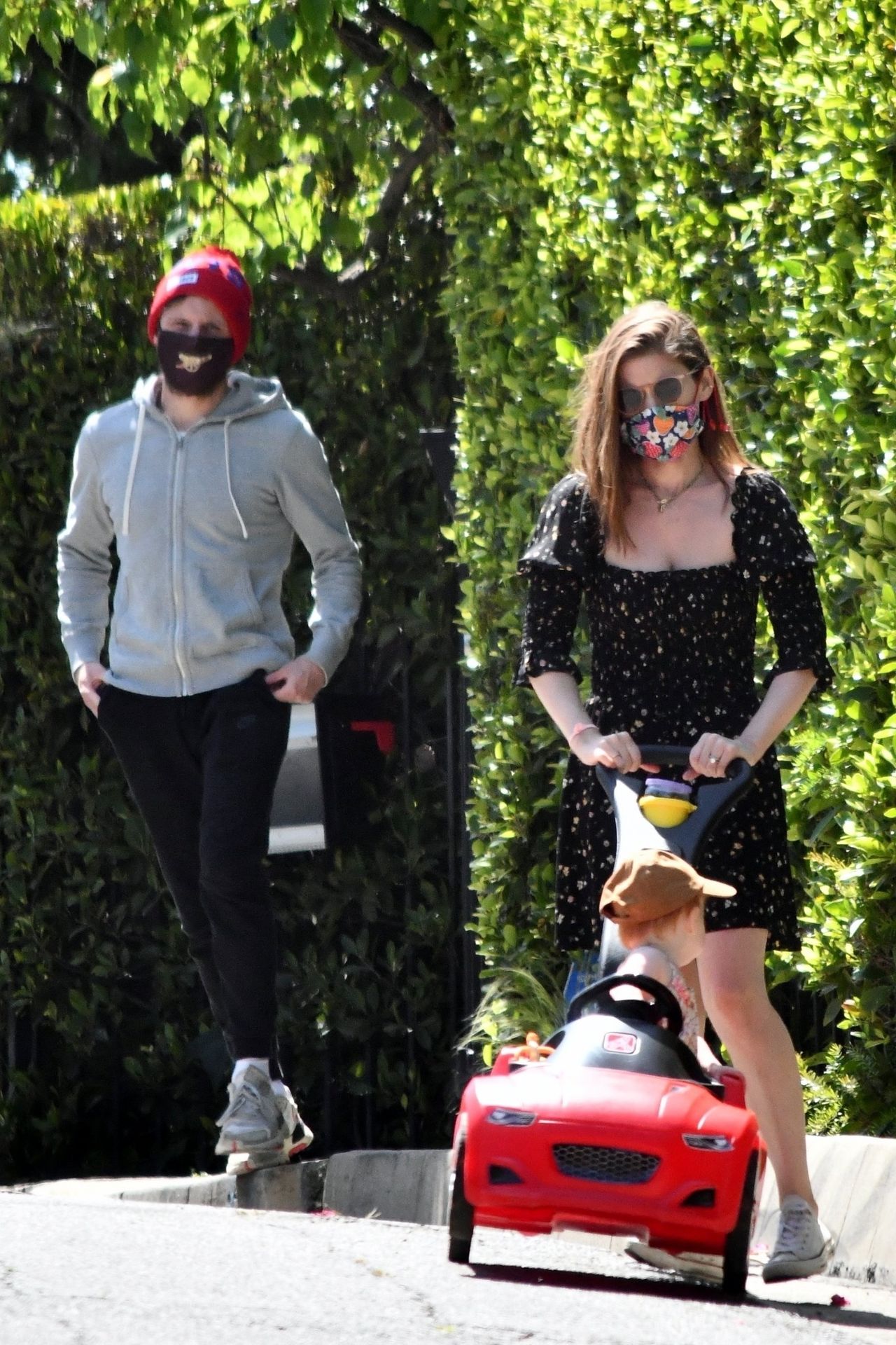 Kate Mara & Jamie Bell Enjoy the Fresh Air in Los Feliz (43 Photos)