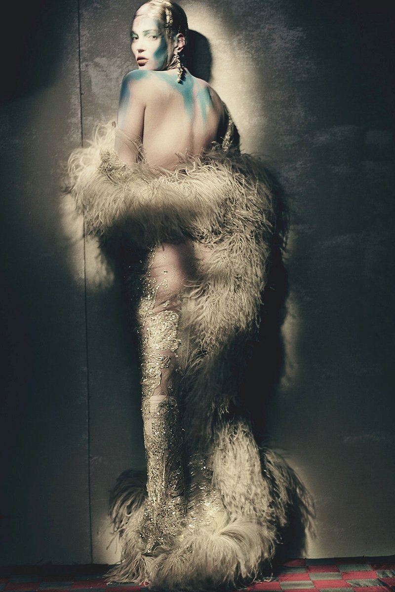Kate Moss Topless (10 Photos)