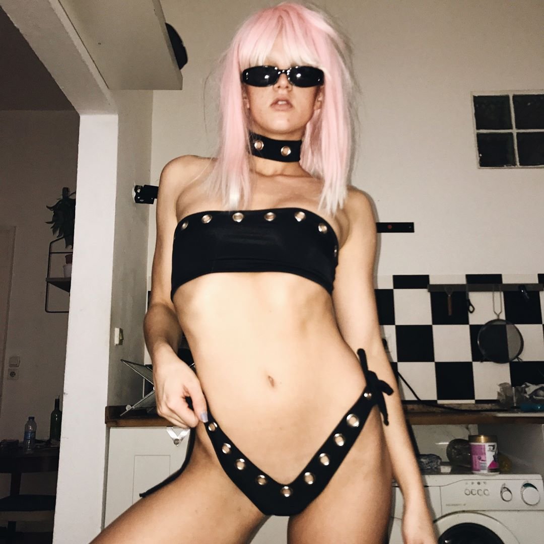 Katie Kuips Nude & Sexy (100 Photos)