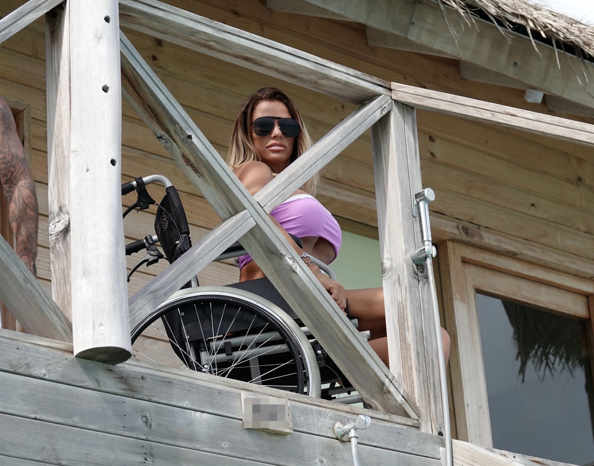 Katie Price & Carl Woods Enjoy a Day in the Maldives (15 Photos)
