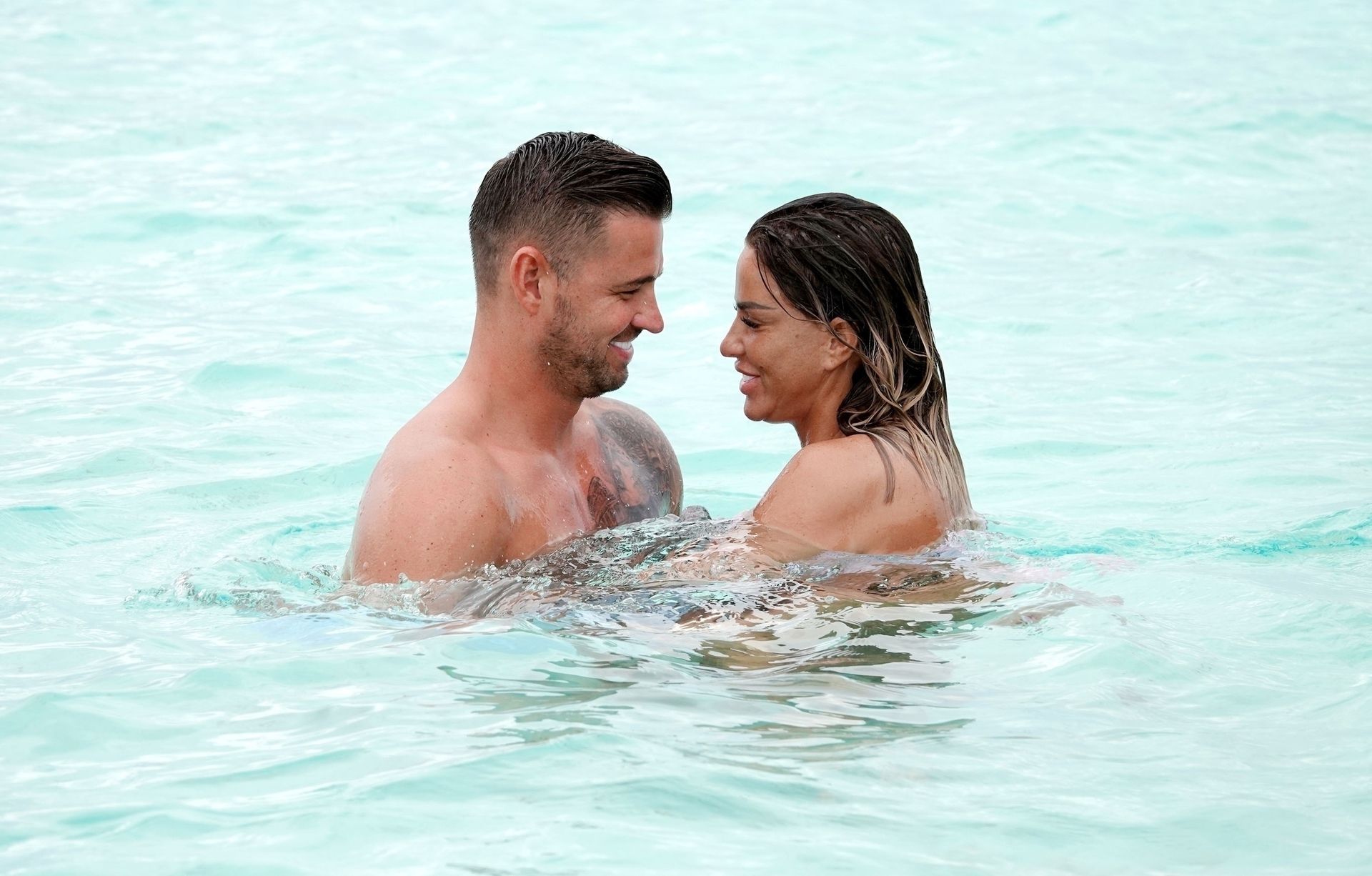 Katie Price & Carl Woods Make a Splash in the Sea in the Maldives (65 Photos)