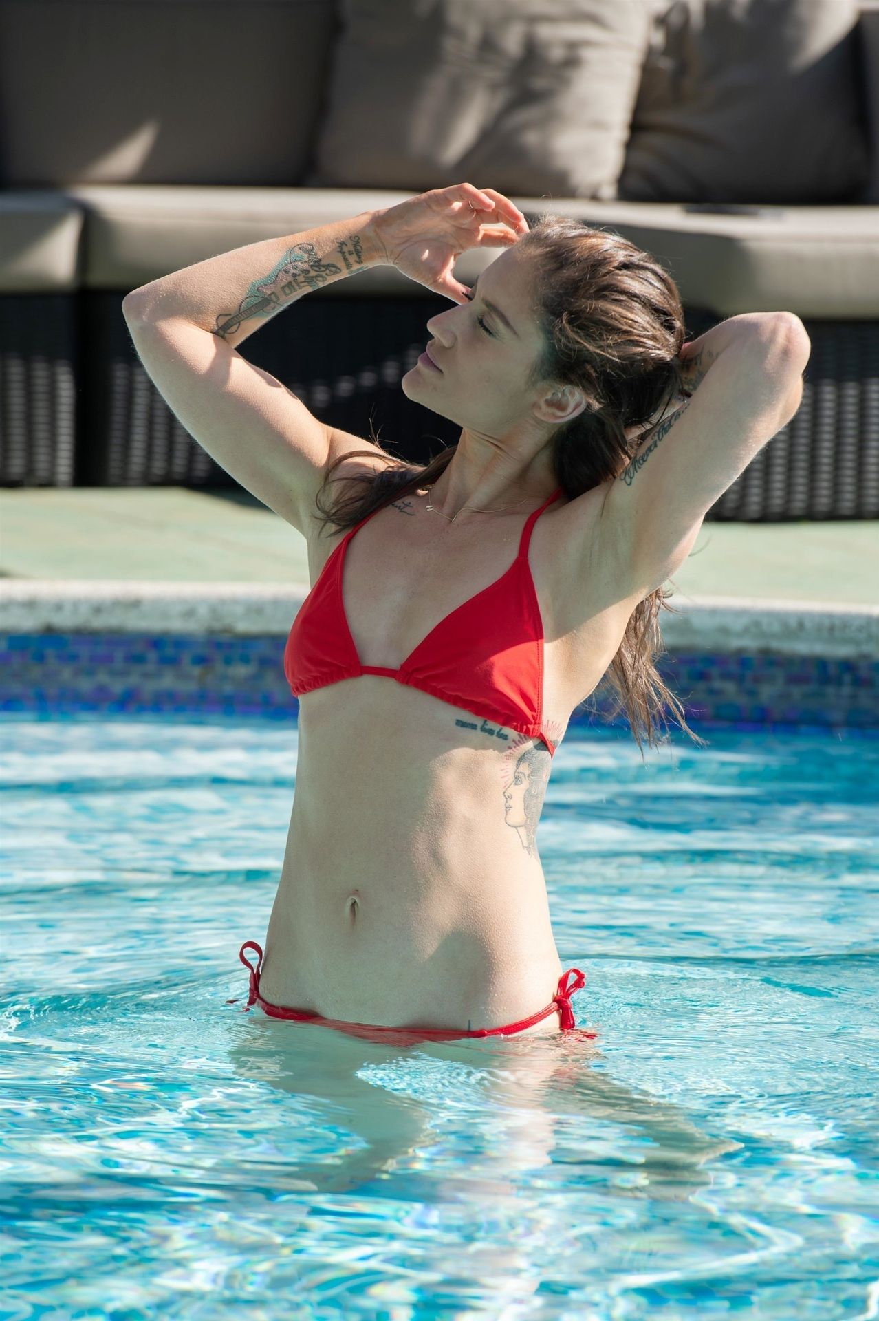Katie Waissel is Seen Enjoying Some Time Around the Pool in Italy (19 Photos)