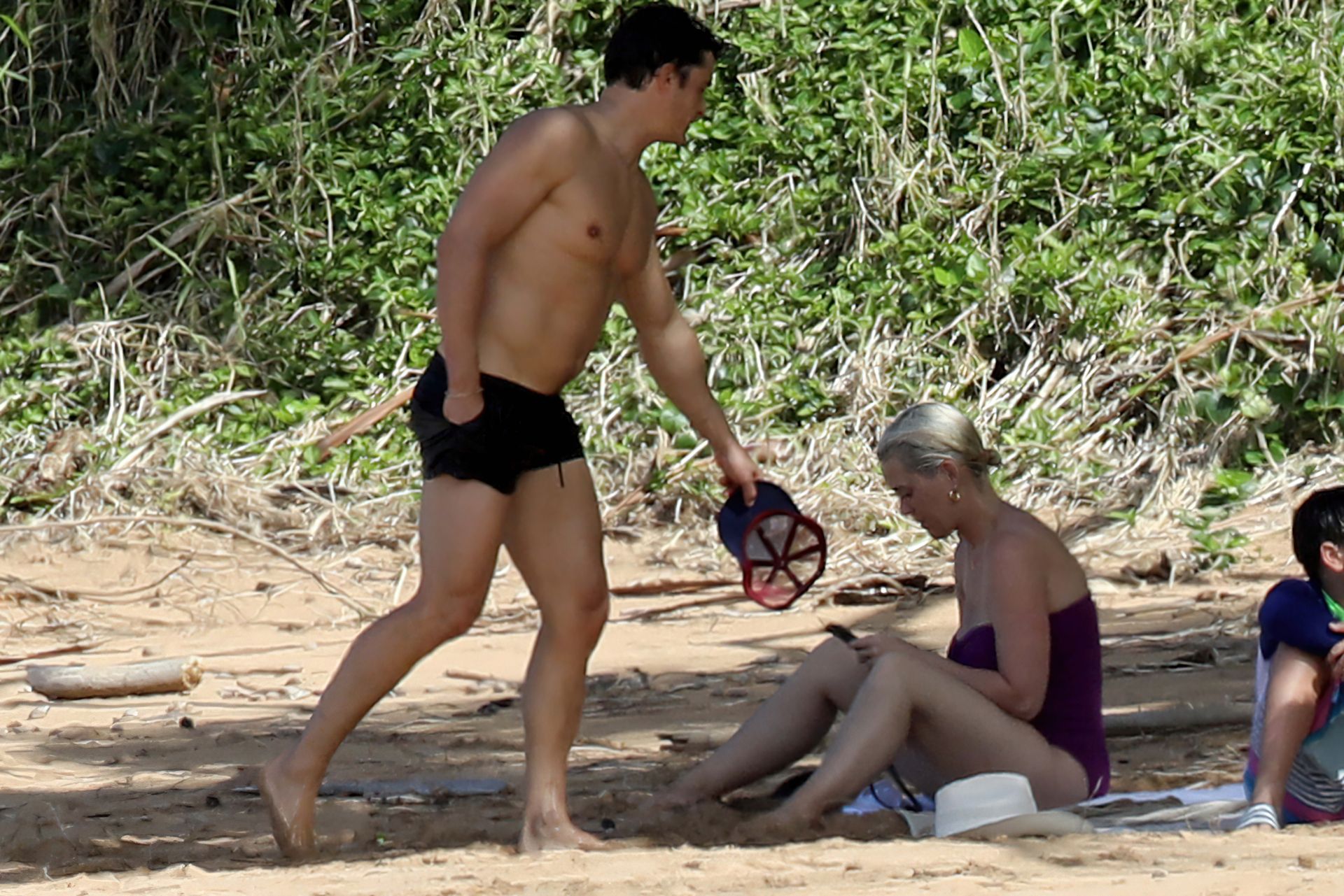 Katy Perry & Orlando Bloom Hit the Beach in Hawaii (30 Photos)