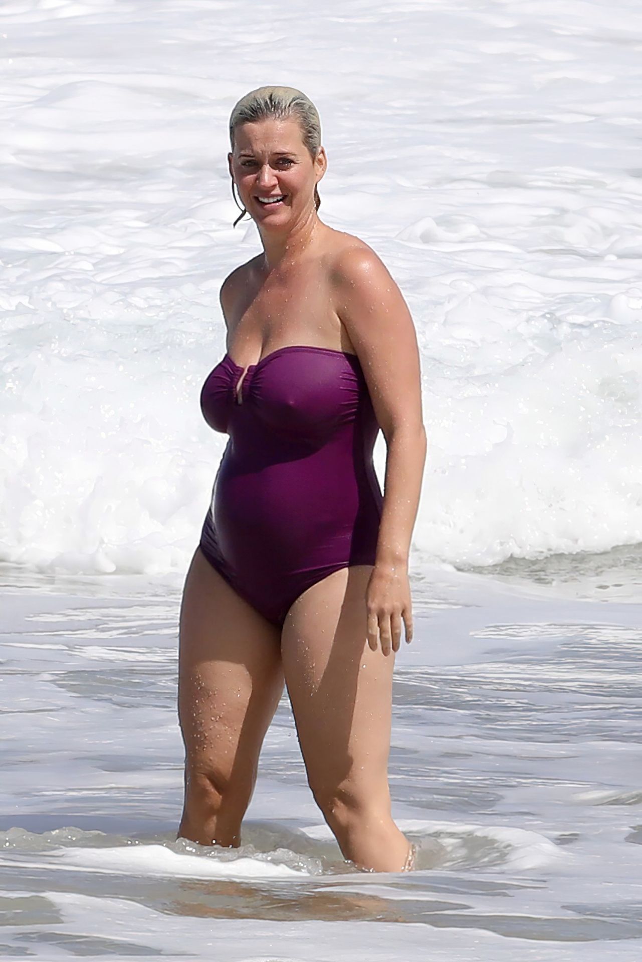 Katy Perry Shows Off Her Boobs & Butt in a Swimsuit on the Beach in Hawaii (52 Photos)