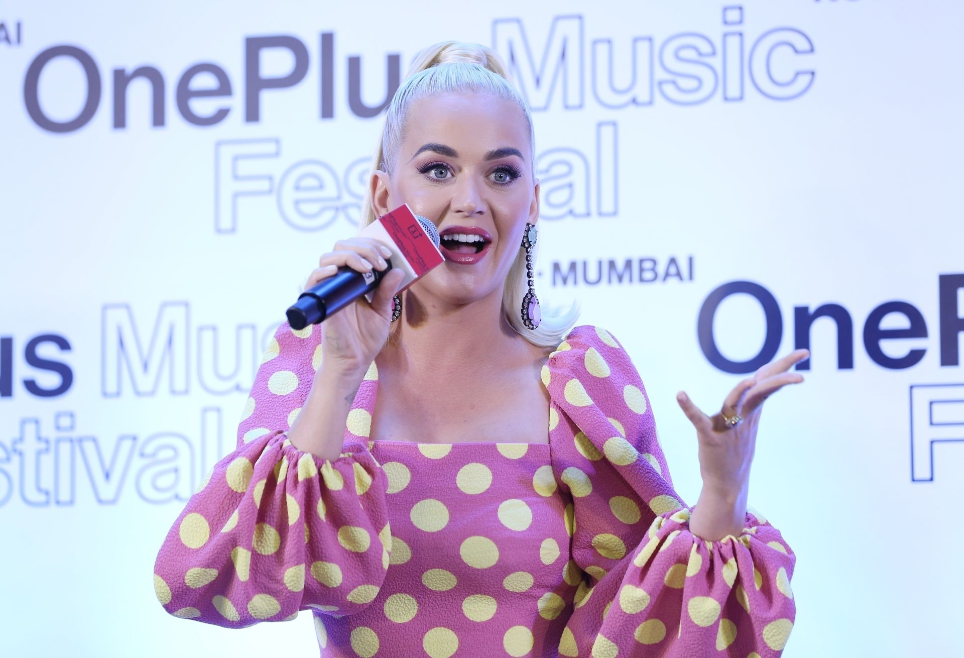 Katy Perry Upskirt & Sexy (35 Photos)