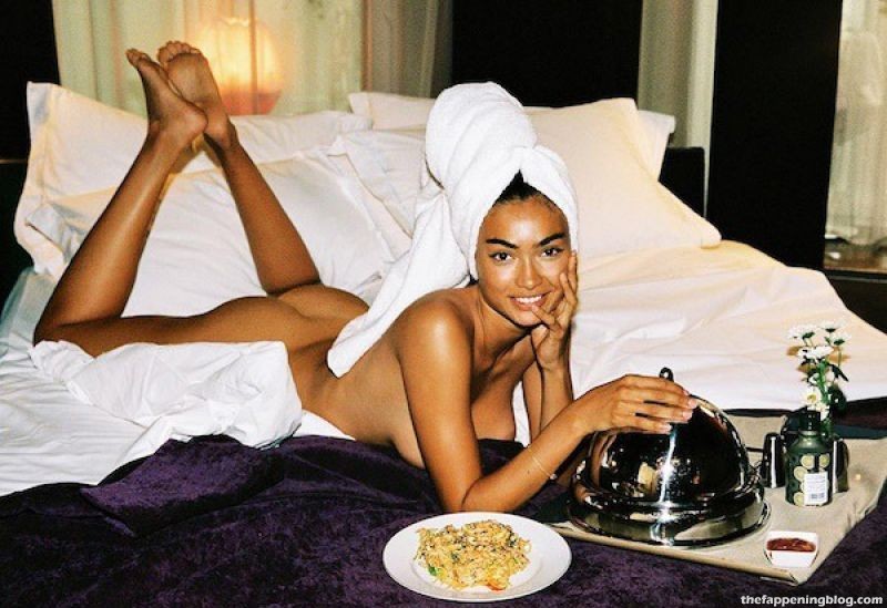 Kelly Gale Nude & Topless Collection (44 Photos)