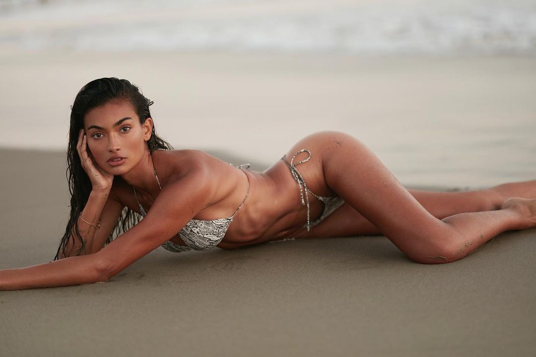 Kelly Gale Sexy & Topless (22 Photos)