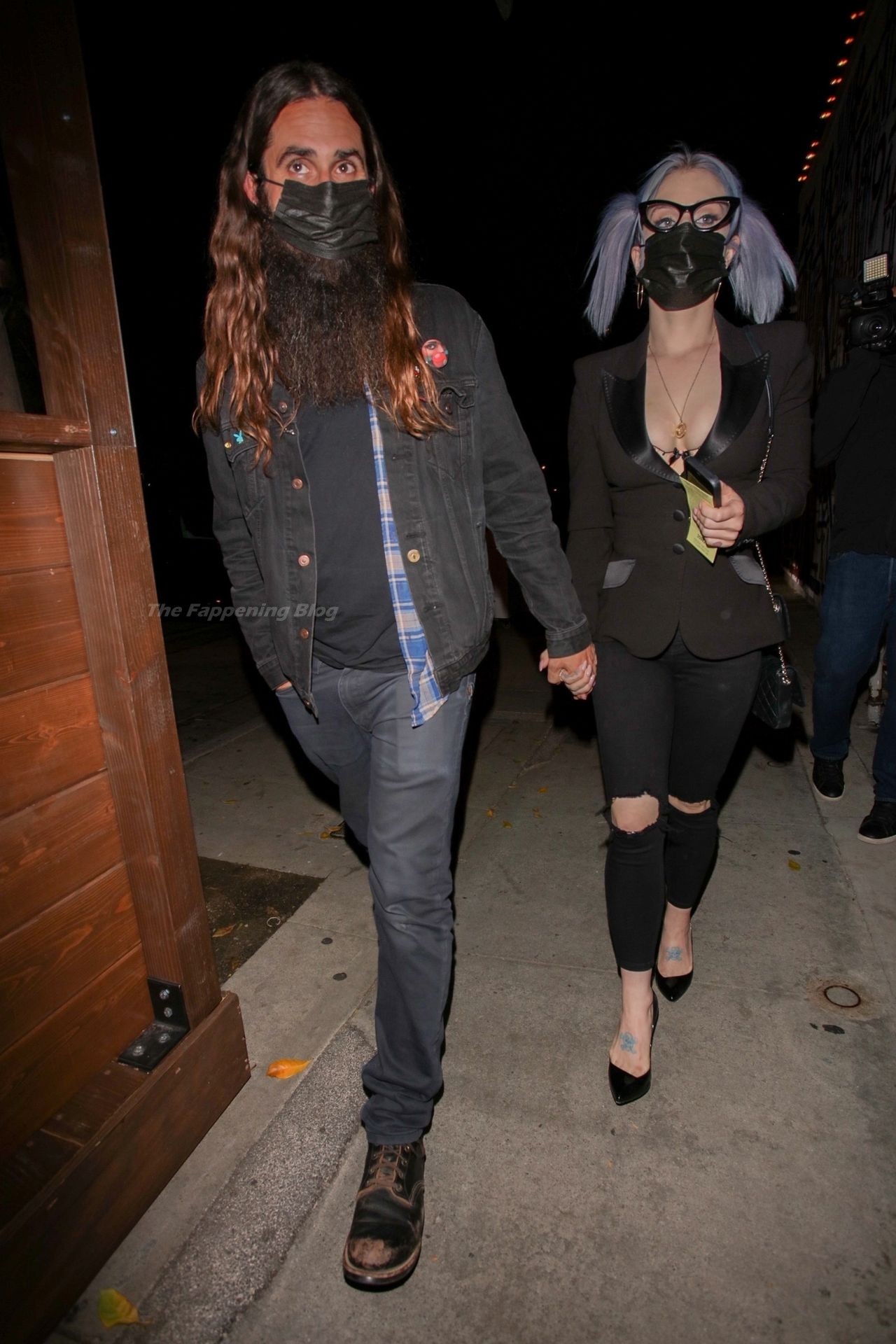 Kelly Osbourne Shows Her Cleavage for Dinner with a Boyfriend at Craig’s (17 Photos)