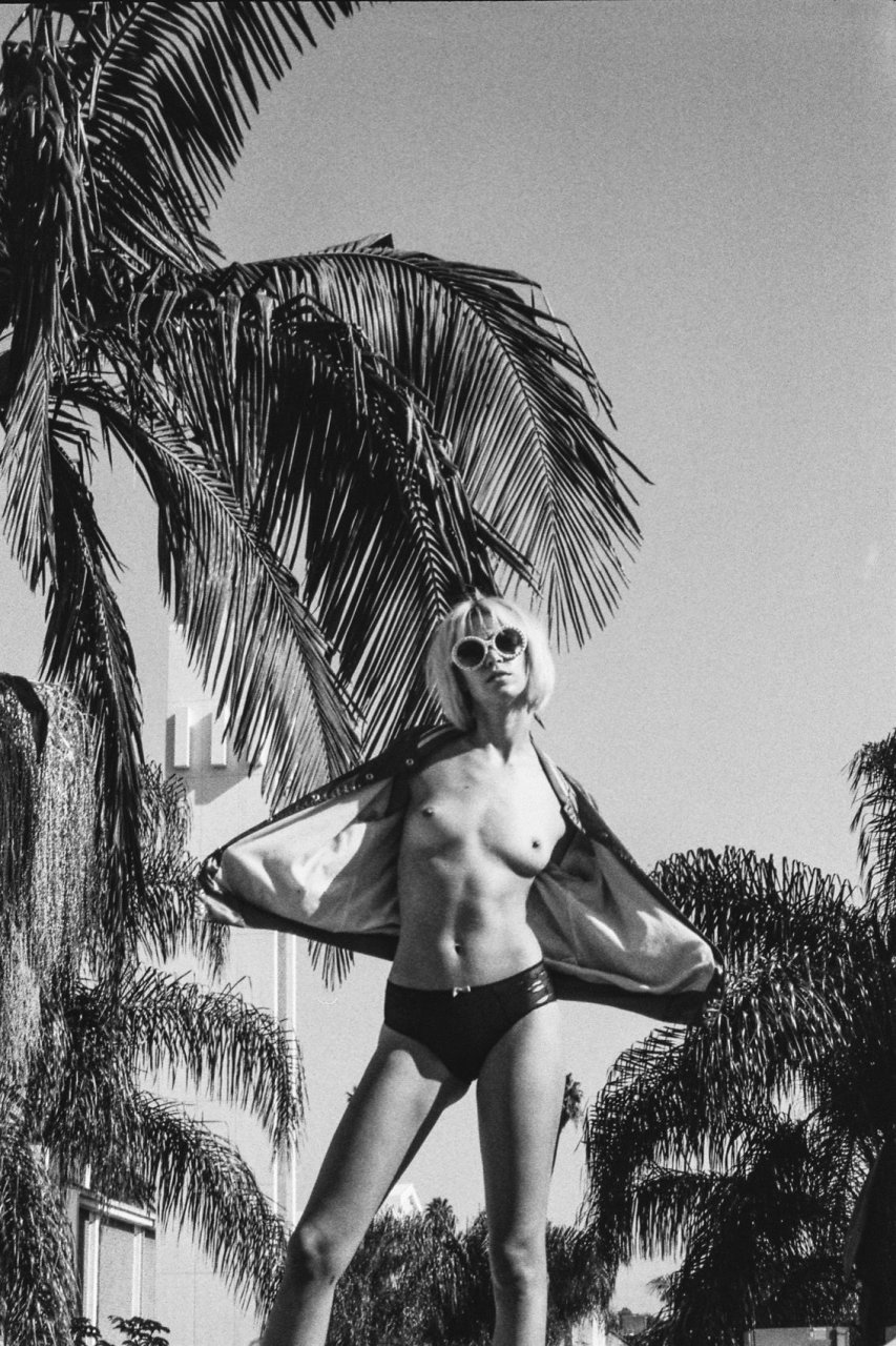 Kelsey Christian Nude & Sexy (11 Photos)