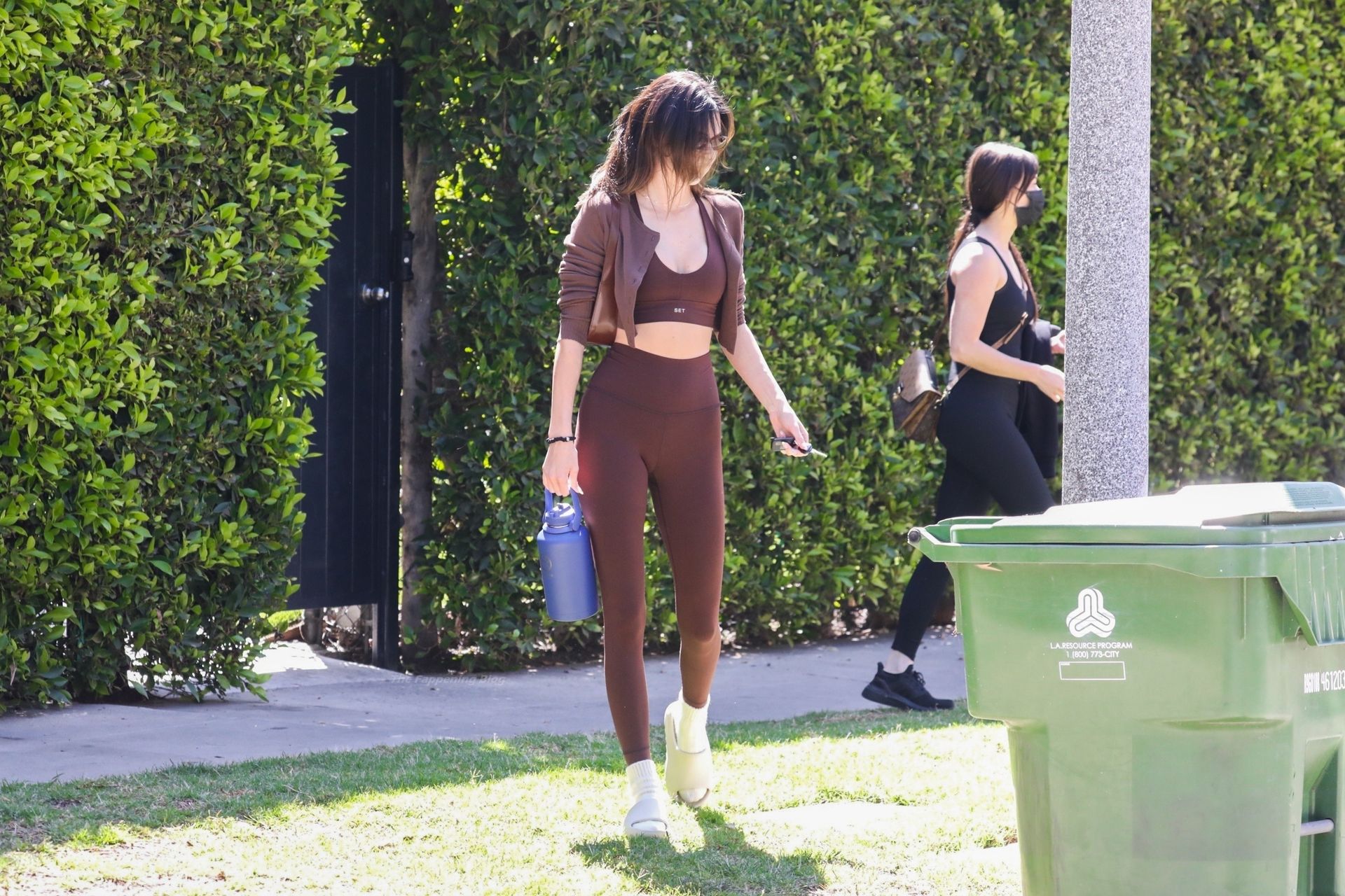 Kendall Jenner & Hailey Bieber Put Their Taut Abs on Display (142 Photos)