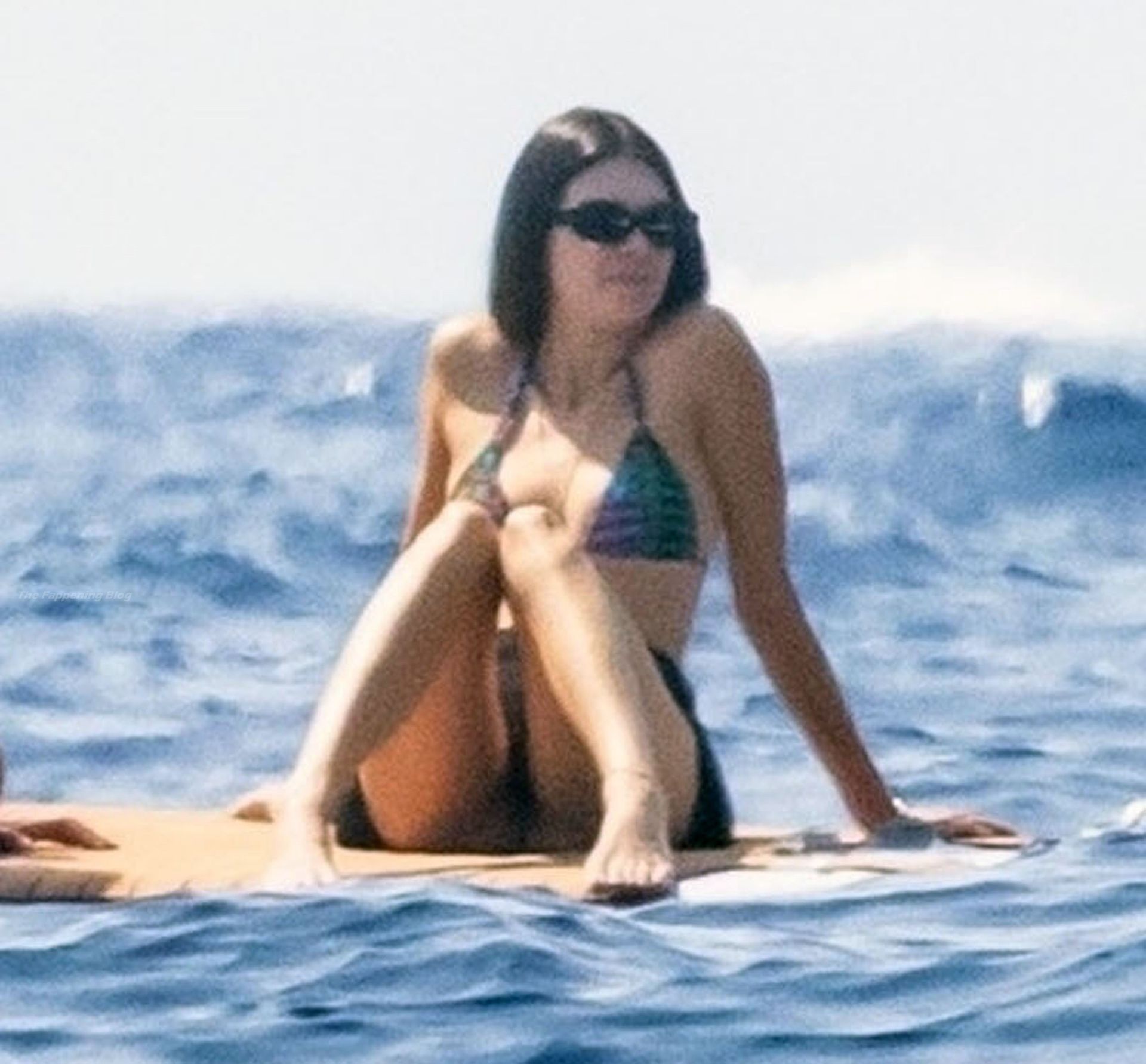 Kendall Jenner Chills Out in the Blazing Hot Sunshine in Nerano (86 Photos)