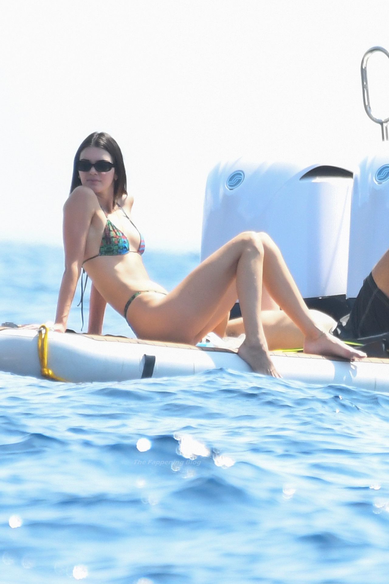 Kendall Jenner Chills Out in the Blazing Hot Sunshine in Nerano (86 Photos)