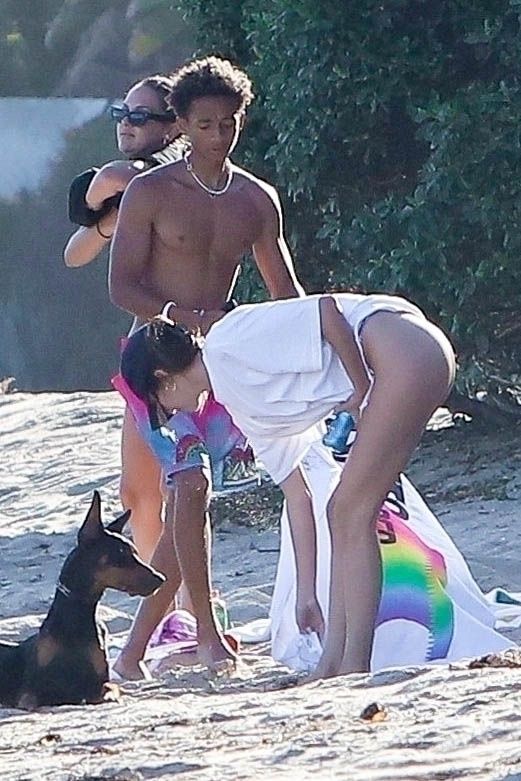 Kendall Jenner Enjoys a Beach Day with Friends (36 Photos)