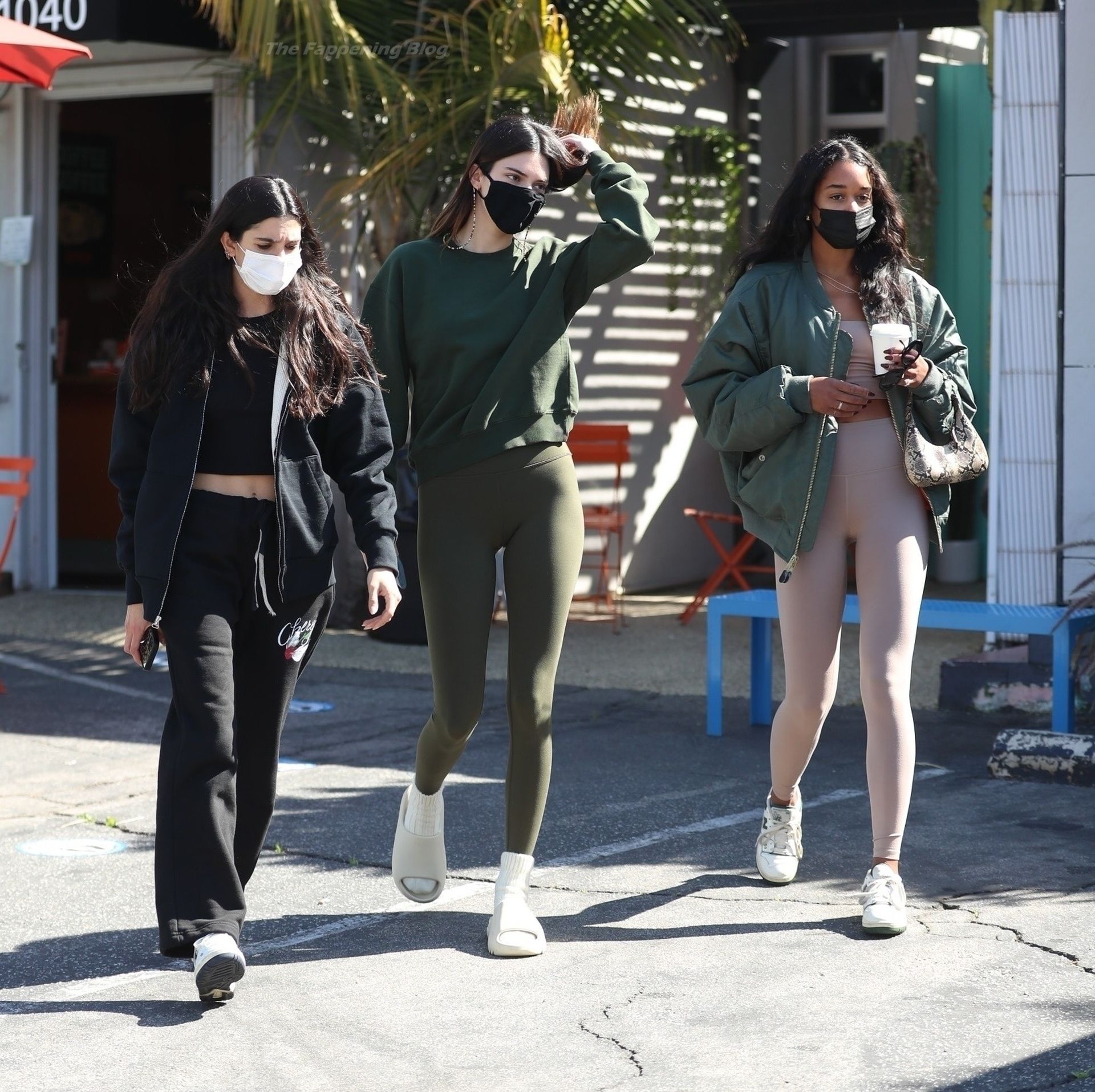 Kendall Jenner Makes a Casual Fit Stylish During Coffee Pickup in
WeHo (66 Photos)