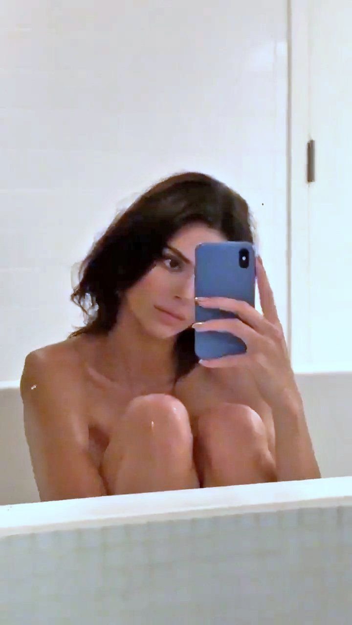 Kendall Jenner Nude (11 Pics + GIF & Video)