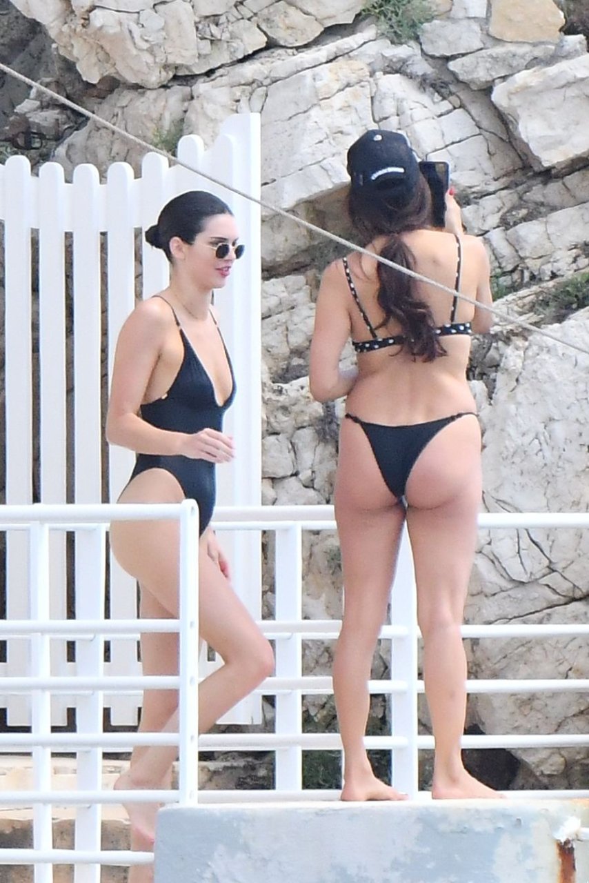 Kendall Jenner Sexy (105 Photos)