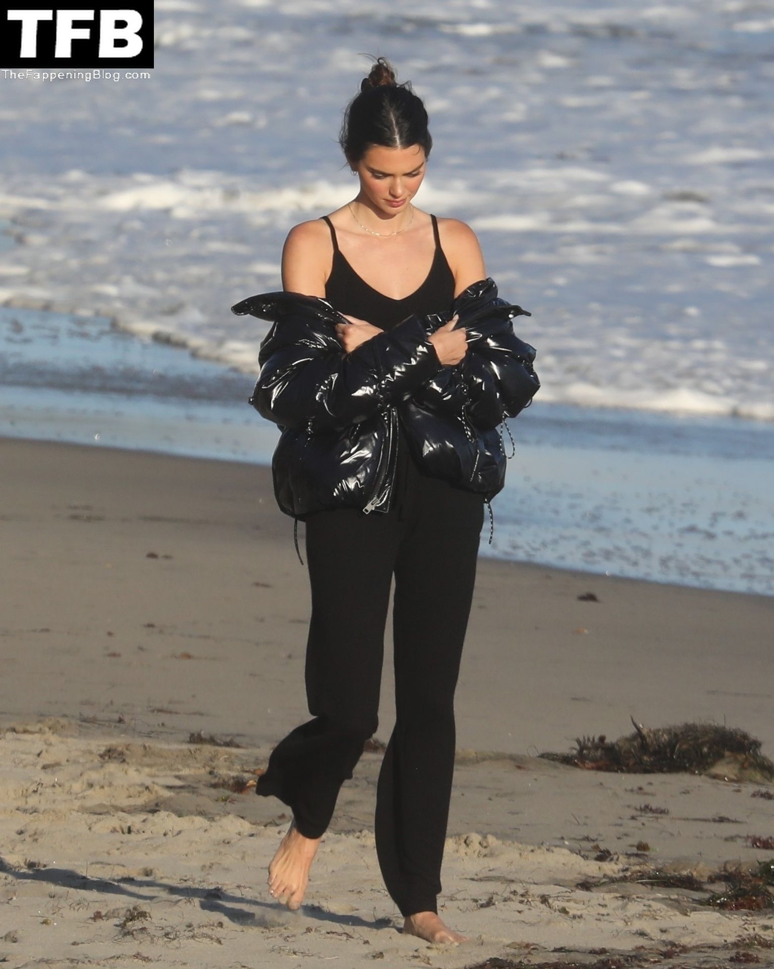 Kendall Jenner Wears Black For a Shoot on the Beach in Malibu (37 Photos)